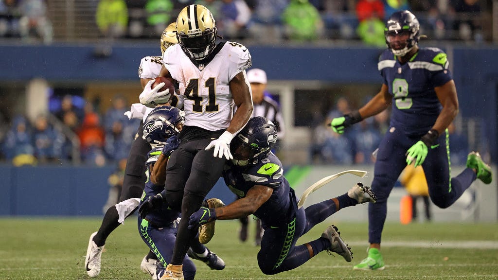 Saints' Alvin Kamara named NFC Offensive Player of the Week after record-setting day