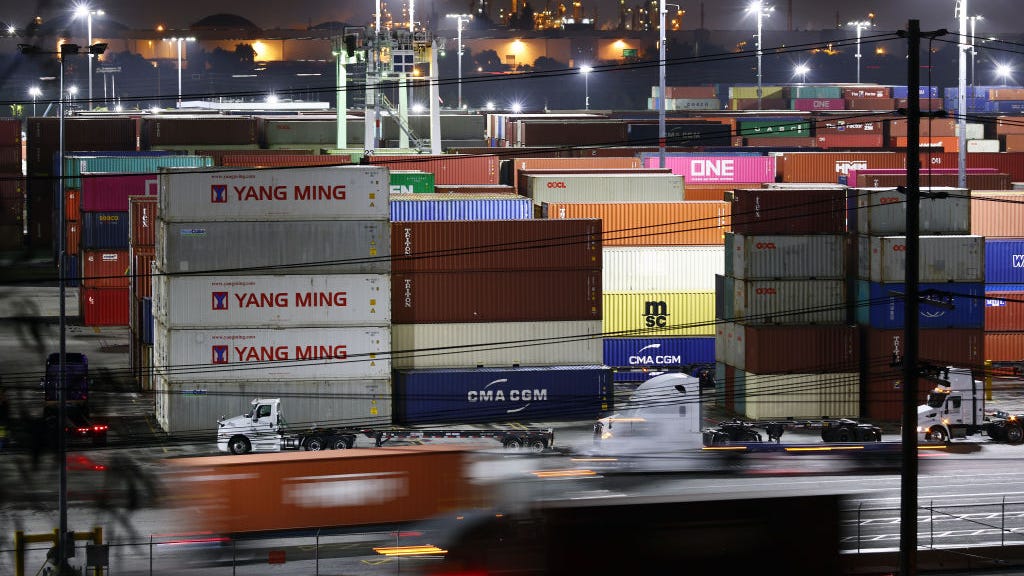 L.A., Long Beach ports to issue fines for lingering shipping containers