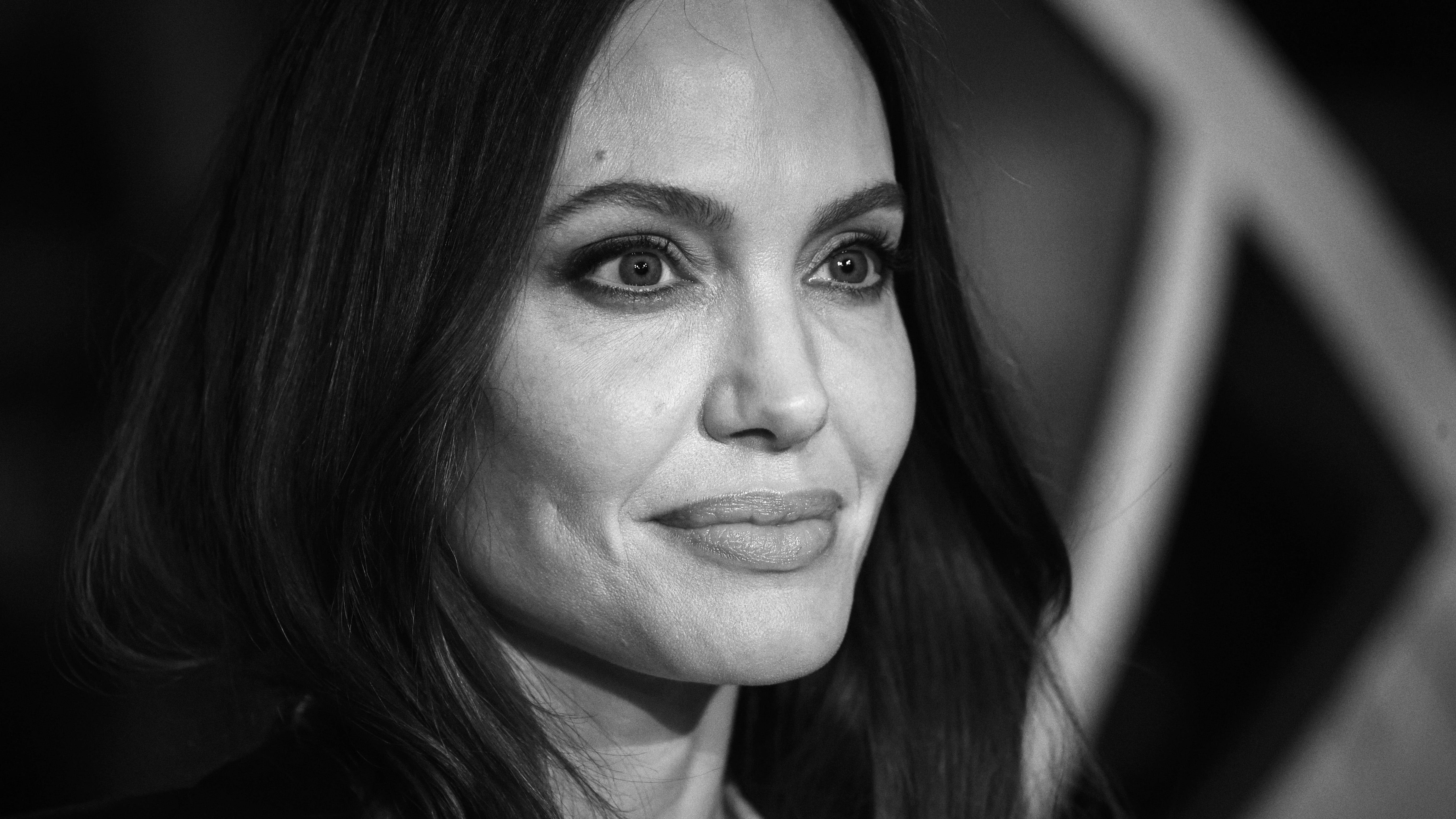 Angelina Jolie questions why FBI would not charge Brad Pitt: report