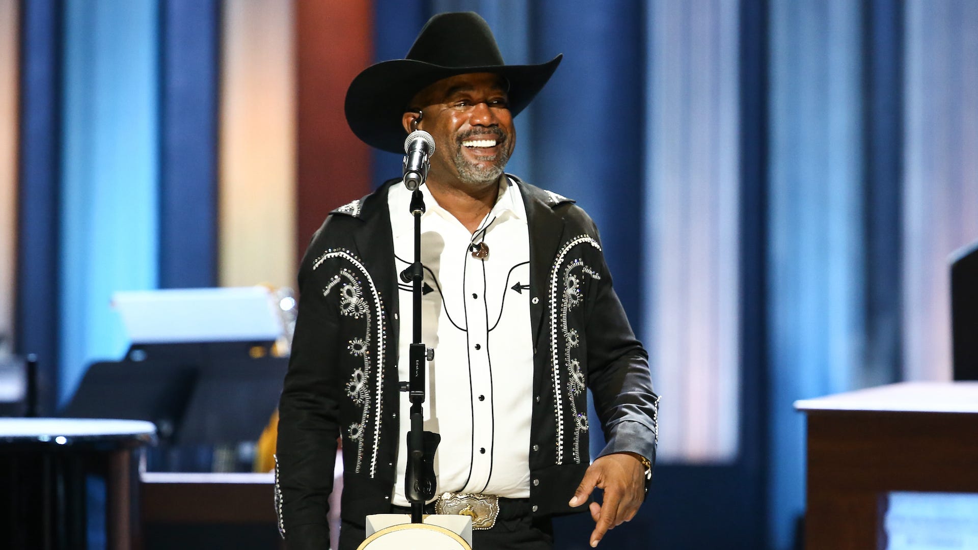 Darius Rucker’s got ‘Flair’ after purchasing the greatest wrestling robe of all time