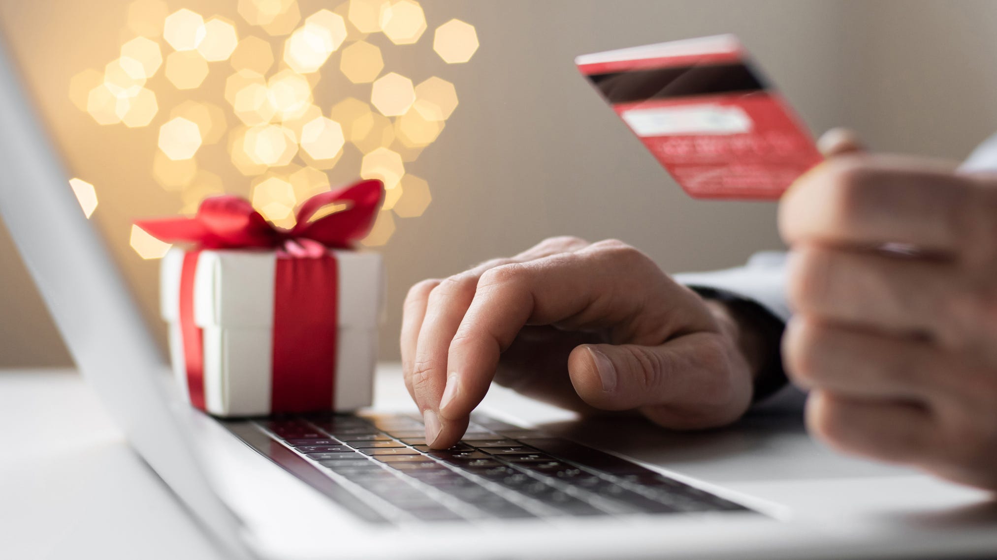 Online holiday shopping expected to be weak this year