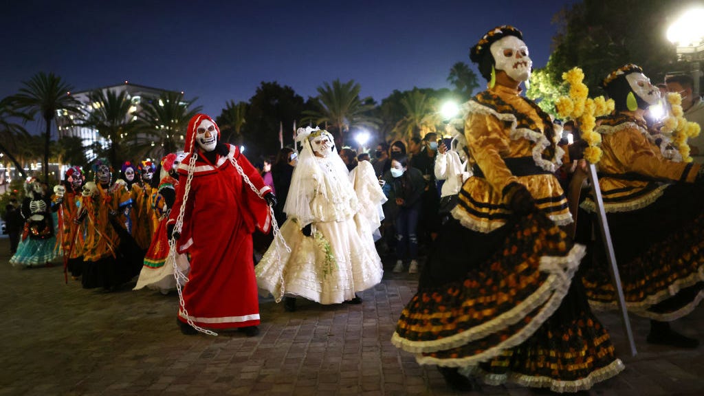 Crowds gather on Olvera Street to honor ancestors for Día de Los Muertos