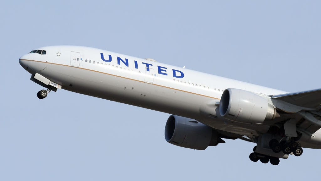 Appeals court backs Dallas judge in dispute between United, employees over COVID shot