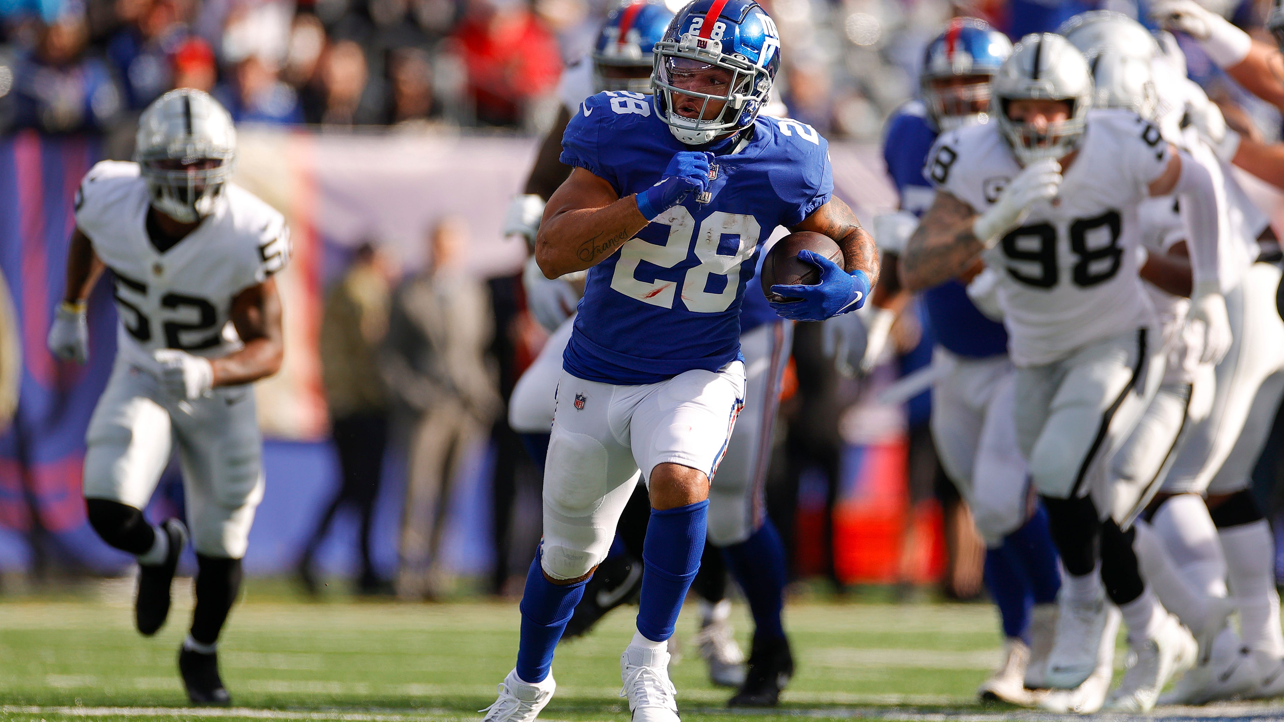 Giants ride running game, tight ends on a day where wide receivers got just four targets