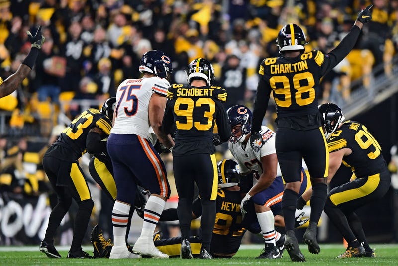 Cam Heyward picks off Bears QB Justin Fields