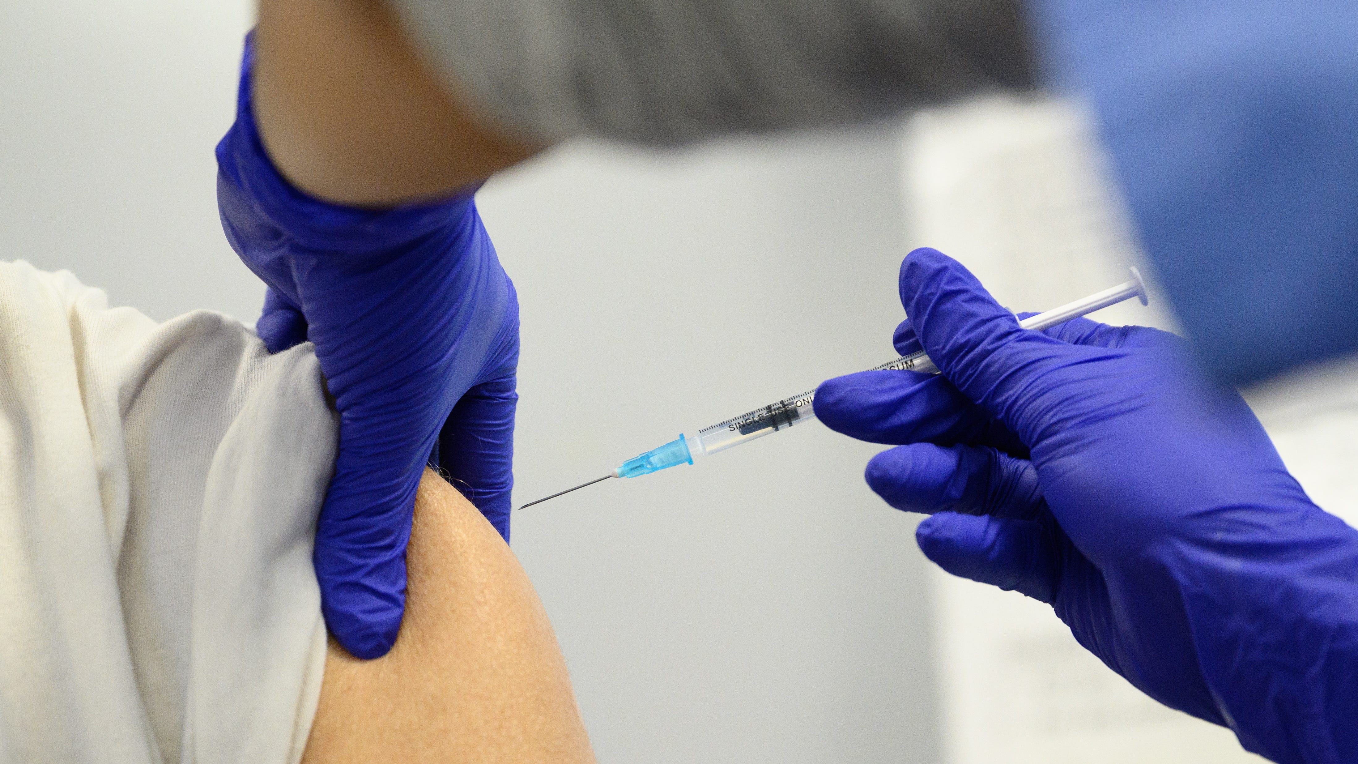 UCSF health expert recommends when to get omicron-specific booster