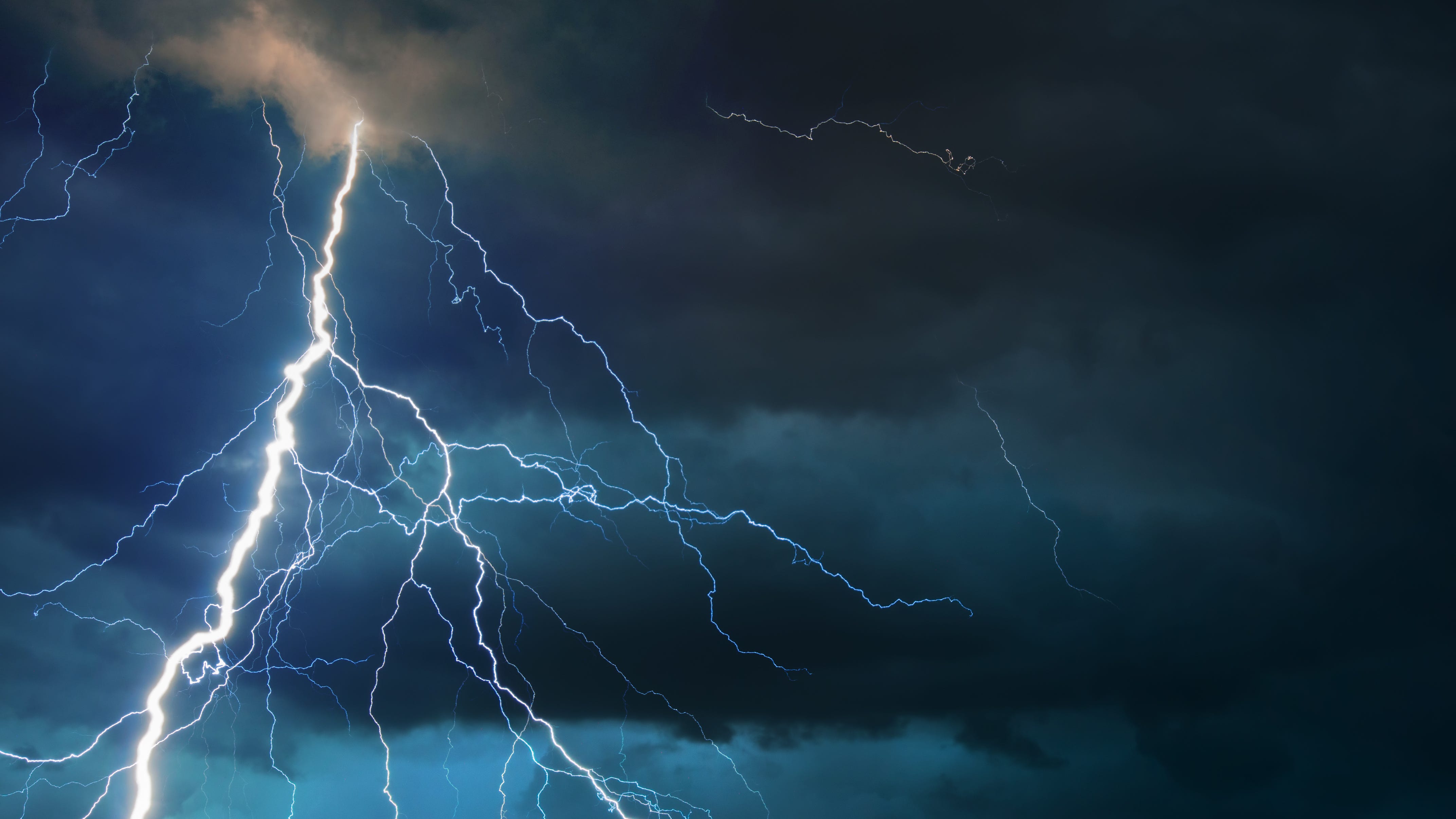 Tornado outbreak rips through Central Texas during Monday afternoon rush hour