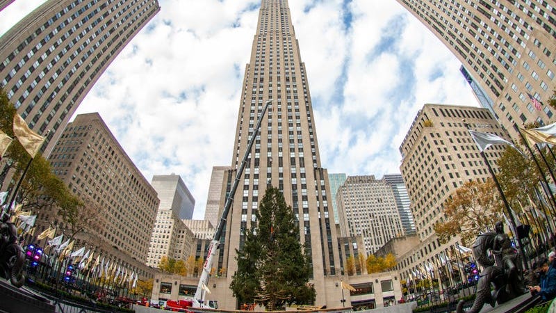VIDEO & PHOTOS: Rockefeller Center Christmas tree arrives in NYC