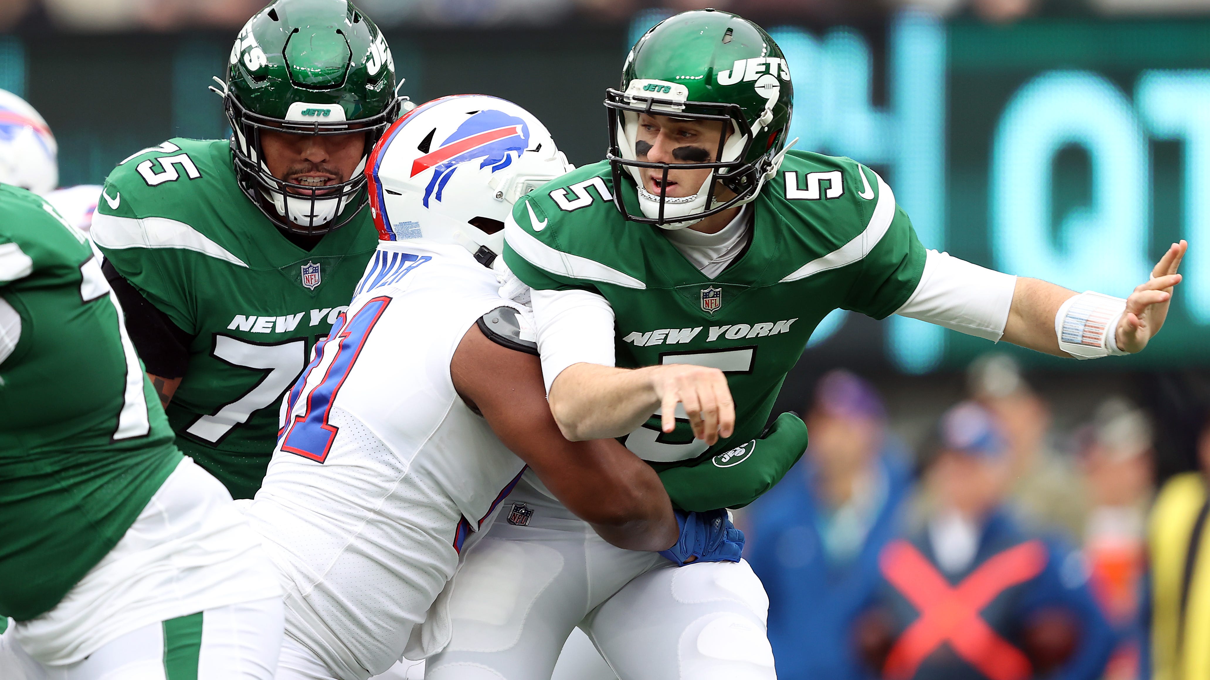 Why did Mike White, Jets offense sputter against Buffalo?