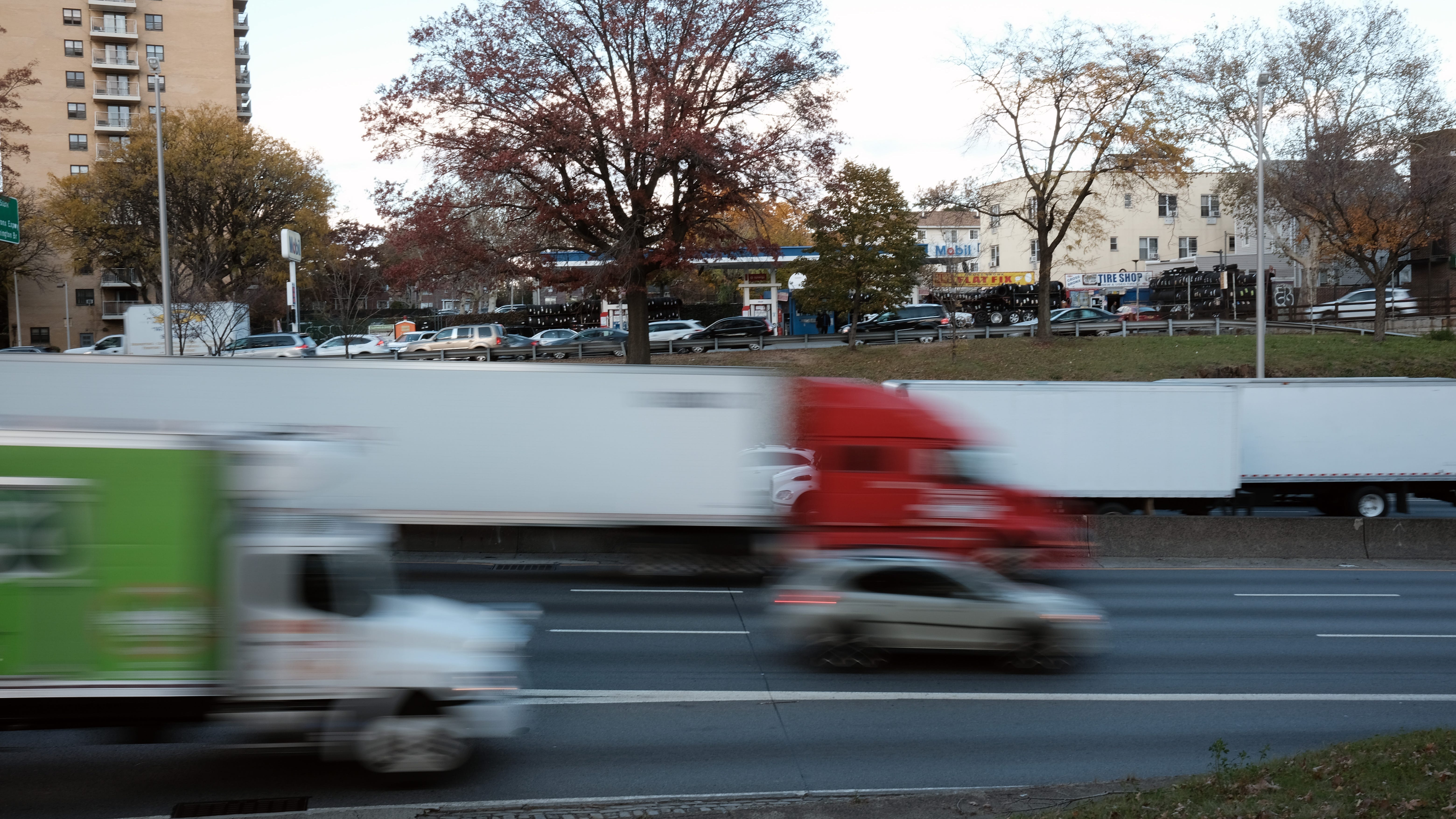 Cross Bronx Expressway crash kills 2, injures 2