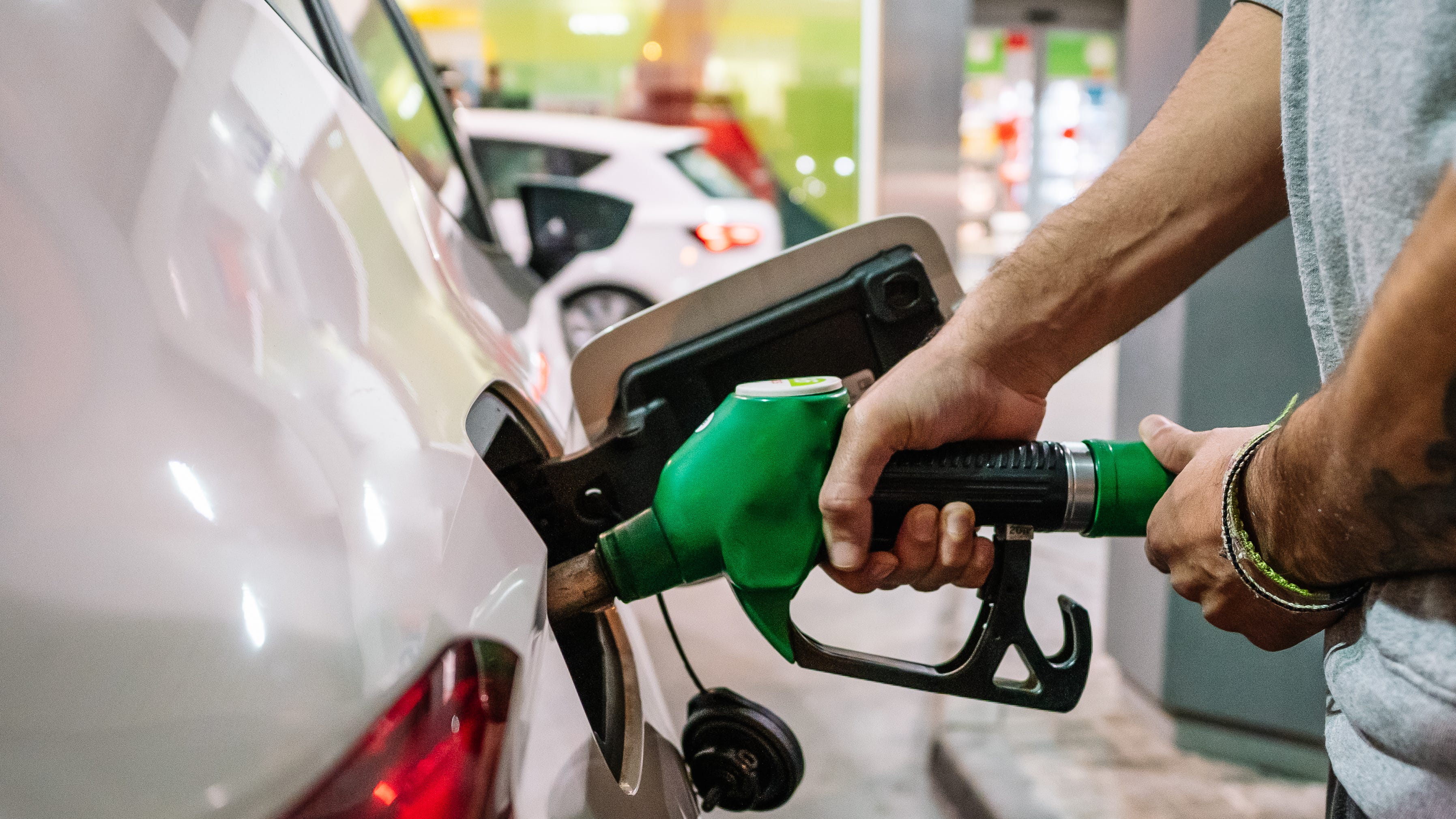 National average price of gas returns to $3.99 for first time since early March
