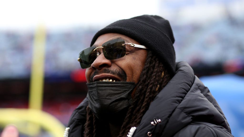 New Seattle Kraken minority owner Marshawn Lynch spins wild donuts in Zamboni