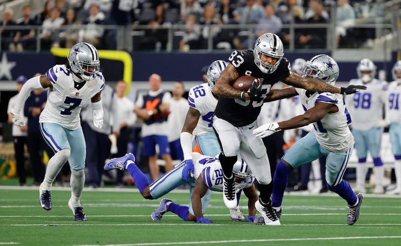 Darren Waller #83 of the Las Vegas Raiders makes a reception during the second quarter of the NFL game between Las Vegas Raiders and Dallas Cowboys at AT&T Stadium on November 25, 2021