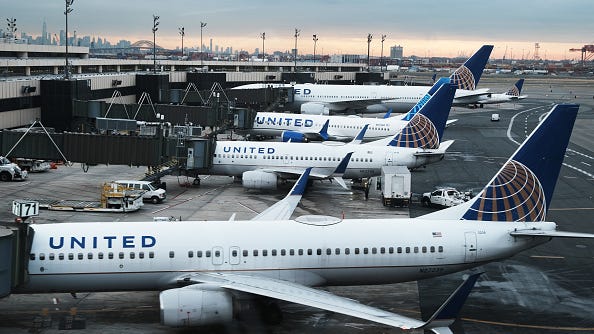 United Airlines is giving out free spritzers on certain flights this summer