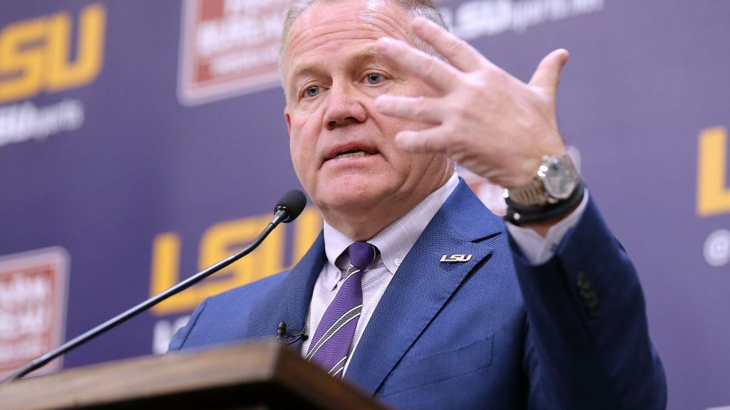 Social media reacts to Brian Kelly's hilariously awkward dance moves with LSU recruit