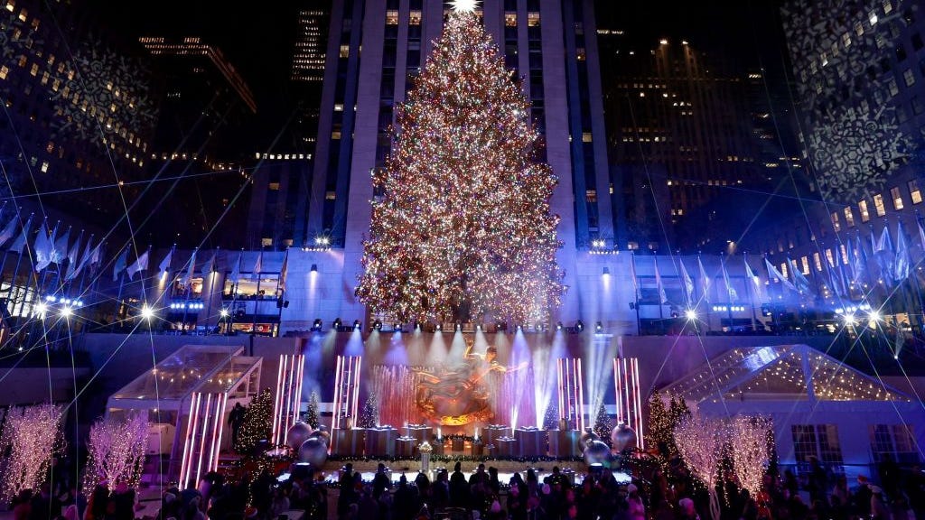 'Grinches': 5 arrested after pickpocketing people at Rockefeller Center: police