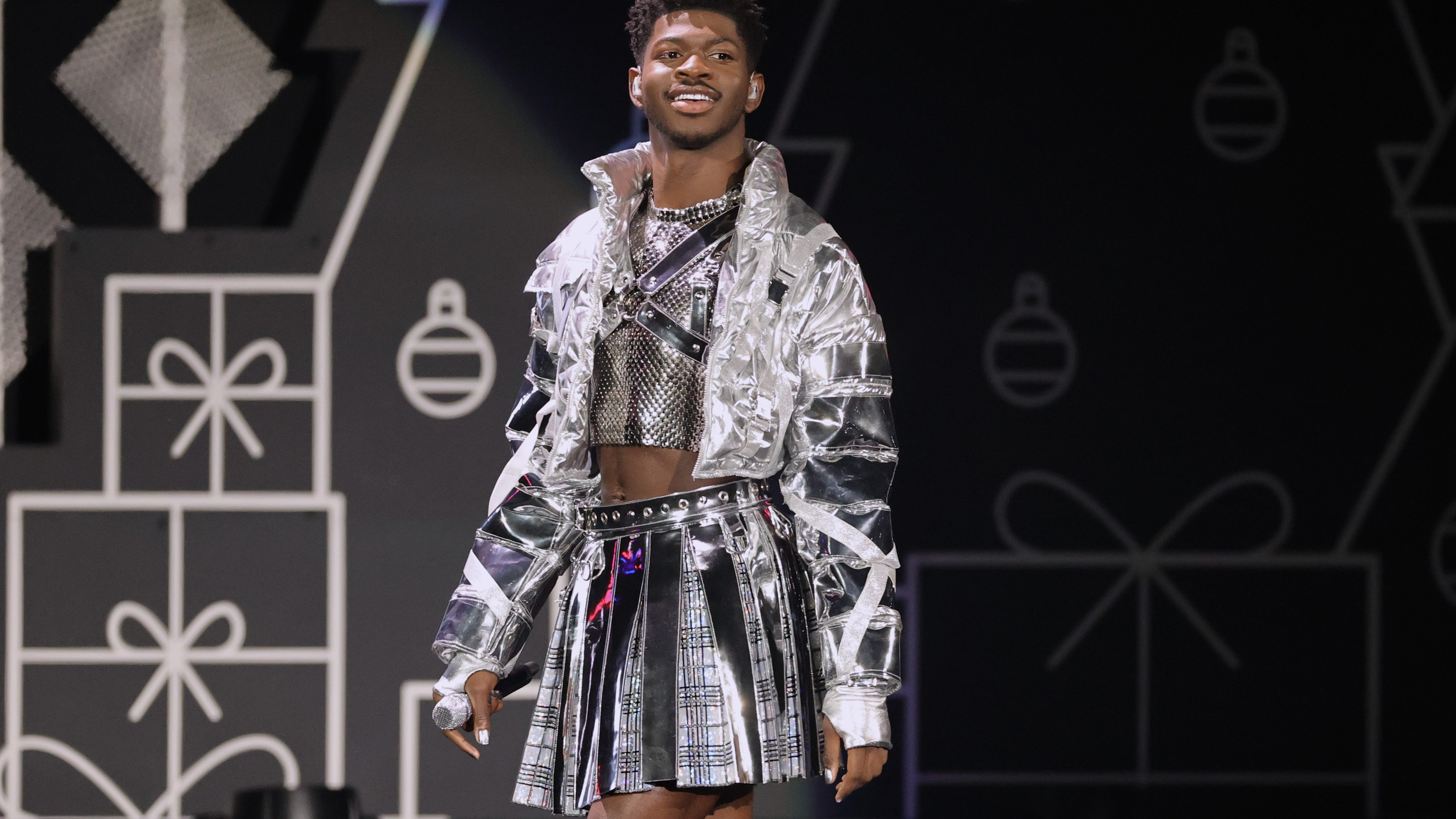 Fall's hottest fashion has men in skirts [PHOTOS]