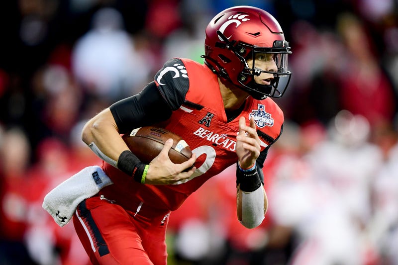 Cincinnati quarterback Desmond Ridder