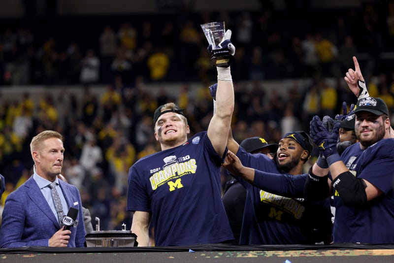 Michigan edge rusher Aidan Hutchinson