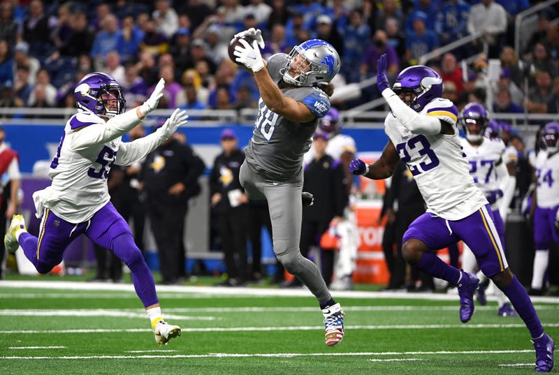 T.J. Hockenson #88 of the Detroit Lions catches the ball during the second quarter against the Minnesota Vikings at Ford Field on December 05, 2021 in Detroit, Michigan.