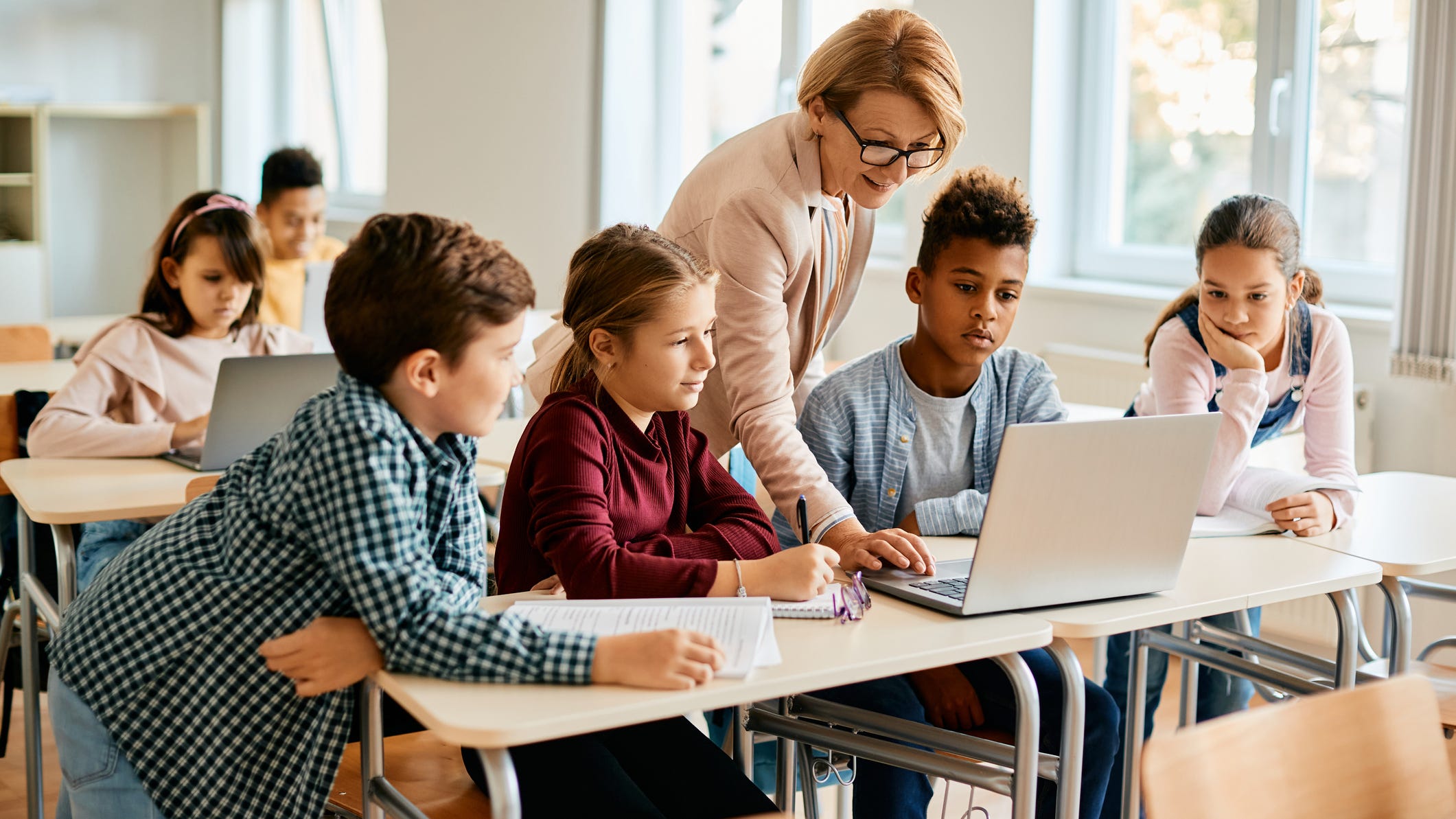 Bill proposes 50% pay raise for California teachers