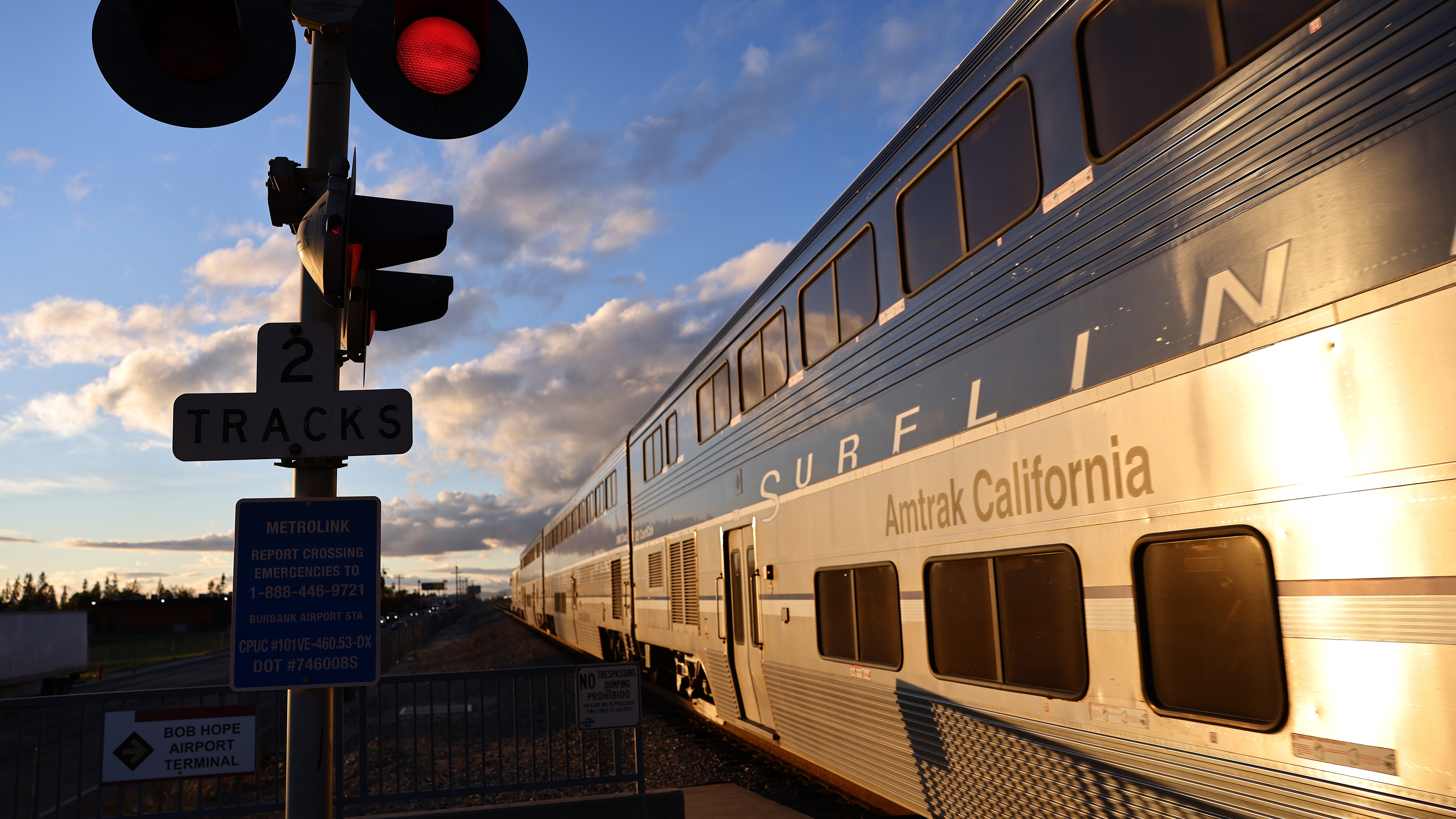 3 dead, 2 injured after Amtrak train crashes into car in Contra Costa County