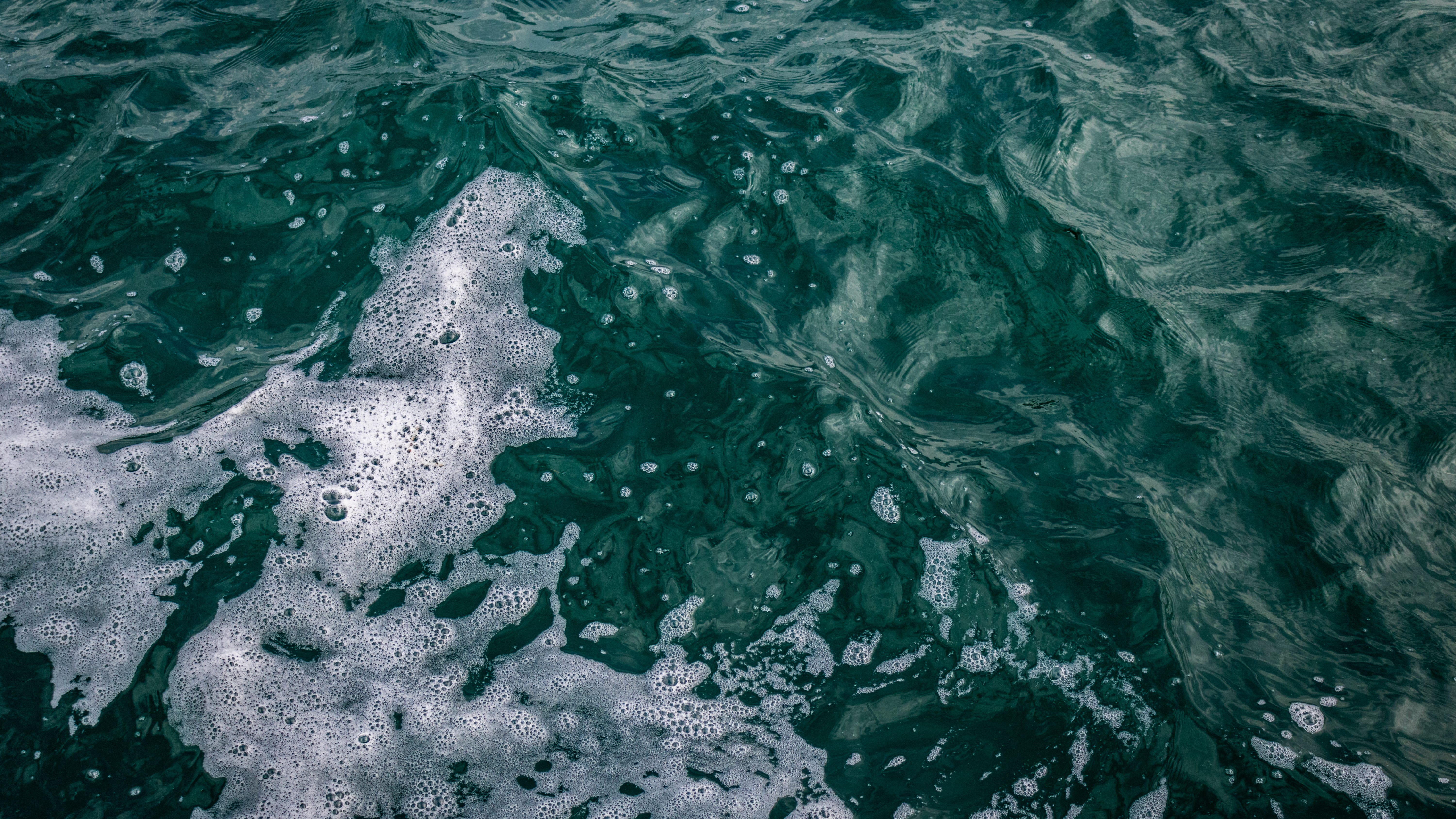 3-year-old boy pulled from Lake Michigan near Navy Pier in 'very critical' condition