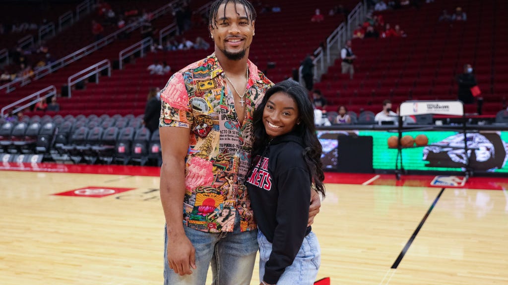 Simone Biles celebrates 25th birthday on tropical getaway with fiancé Jonathan Owens