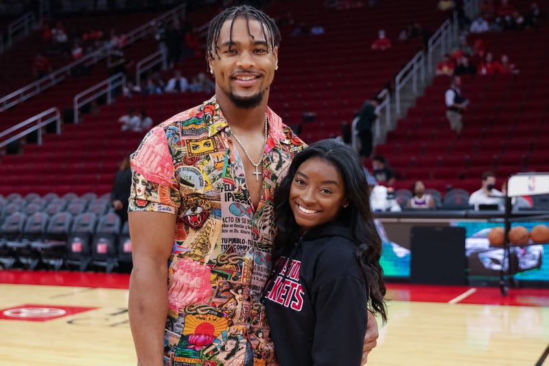 Simone Biles and Jonathan Owens attend a game between the Houston Rockets and the Los Angeles Lakers at Toyota Center on December 28, 2021 in Houston, Texas.