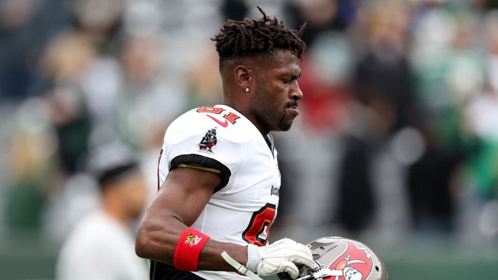 Antonio Brown shares his side of the story, details injury in lengthy statement