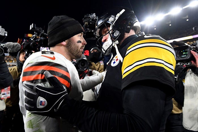 Ben Roethlisberger #7 of the Pittsburgh Steelers talks with Baker Mayfield #6 of the Cleveland Browns