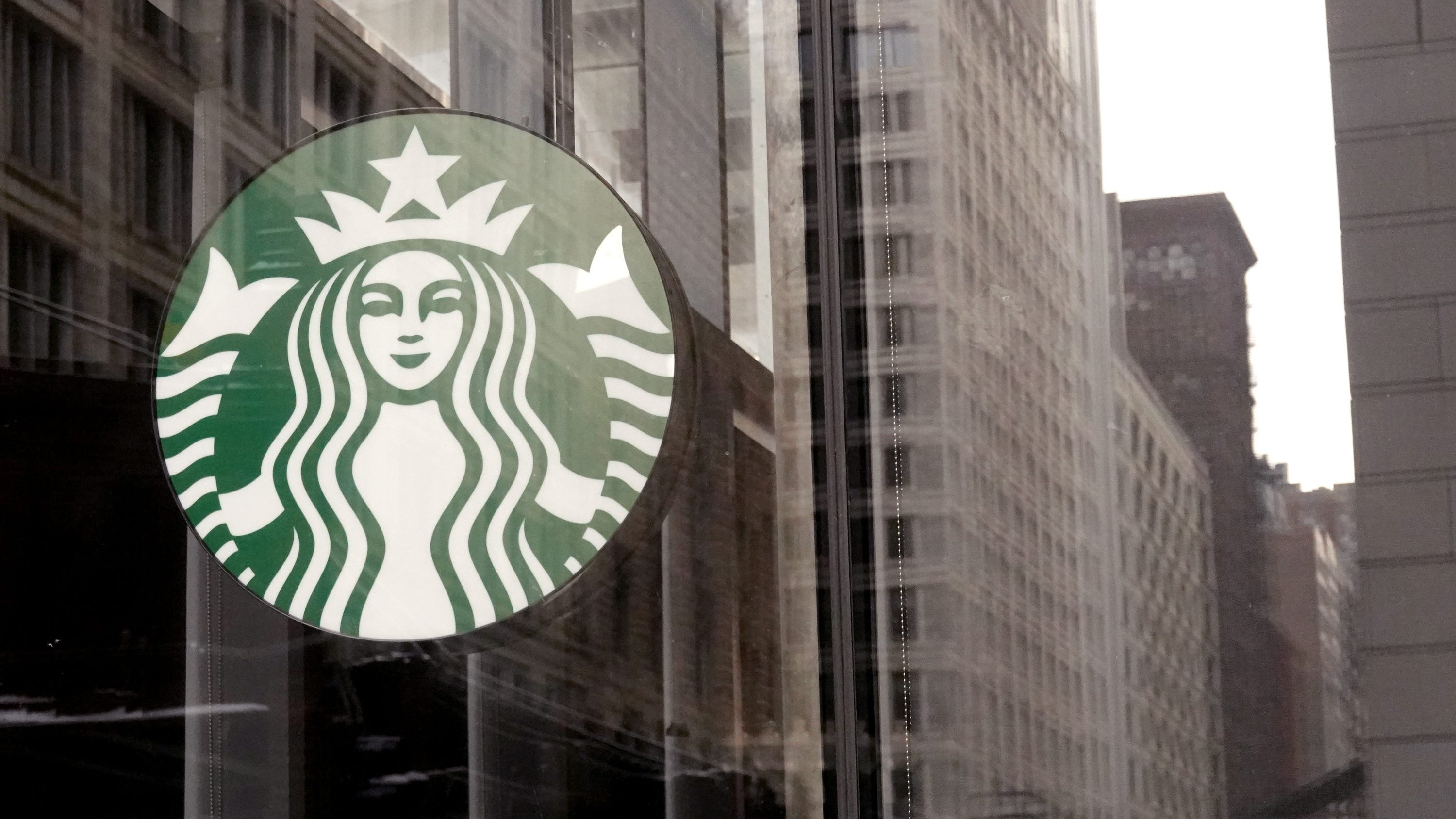 LISTEN: The story of Chicago's coffee shop unions — Starbucks struggles to Intelligentsia successes