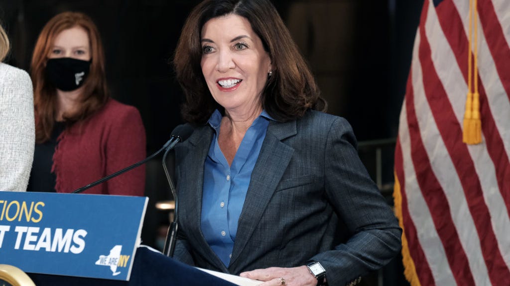 Hochul held over 30 point lead in Democratic primary race ahead of de Blasio's bow out: poll