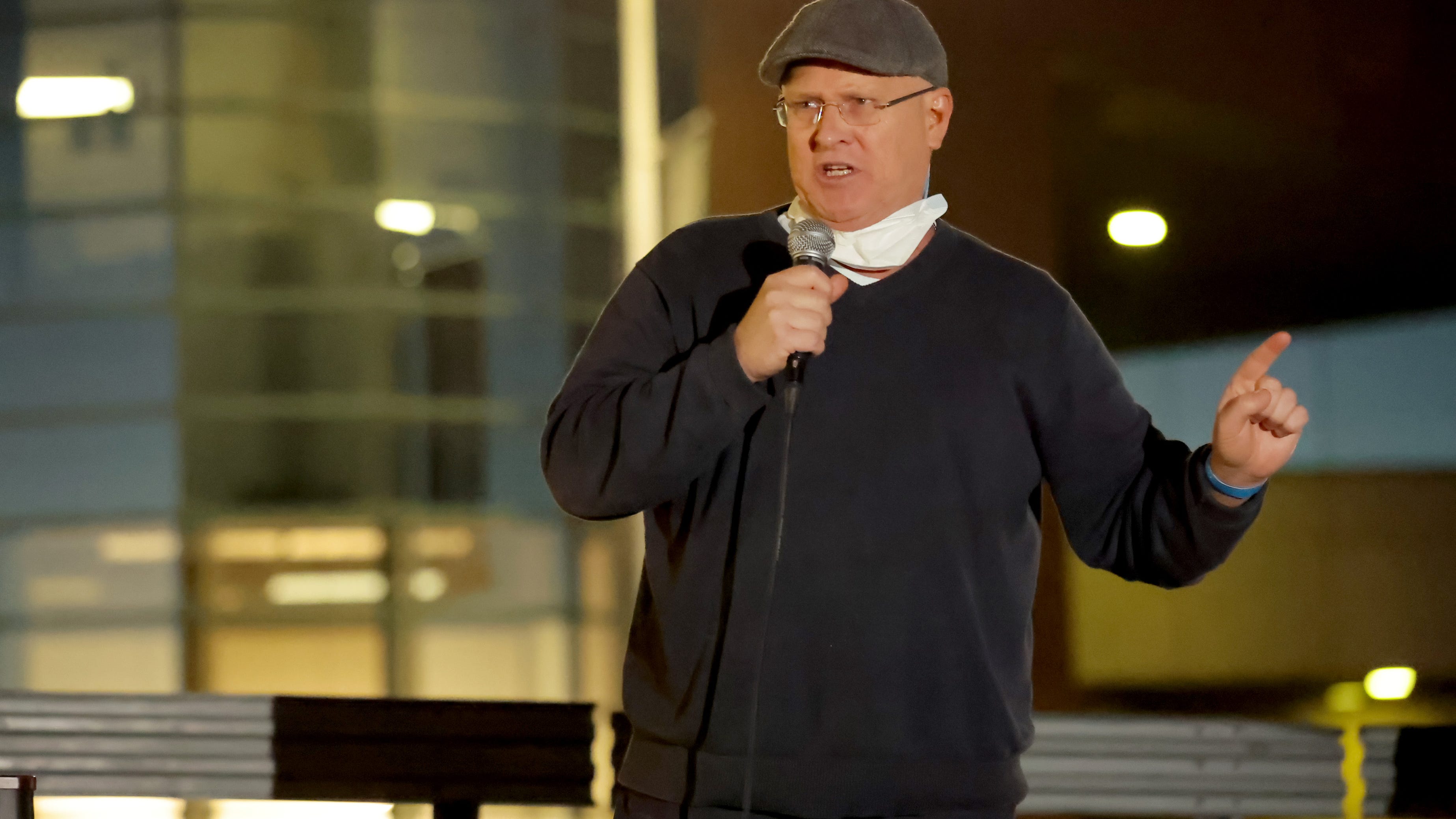 Councilman Mike Bonin confirms he got Kevin de León's voicemail, continues to call for resignation