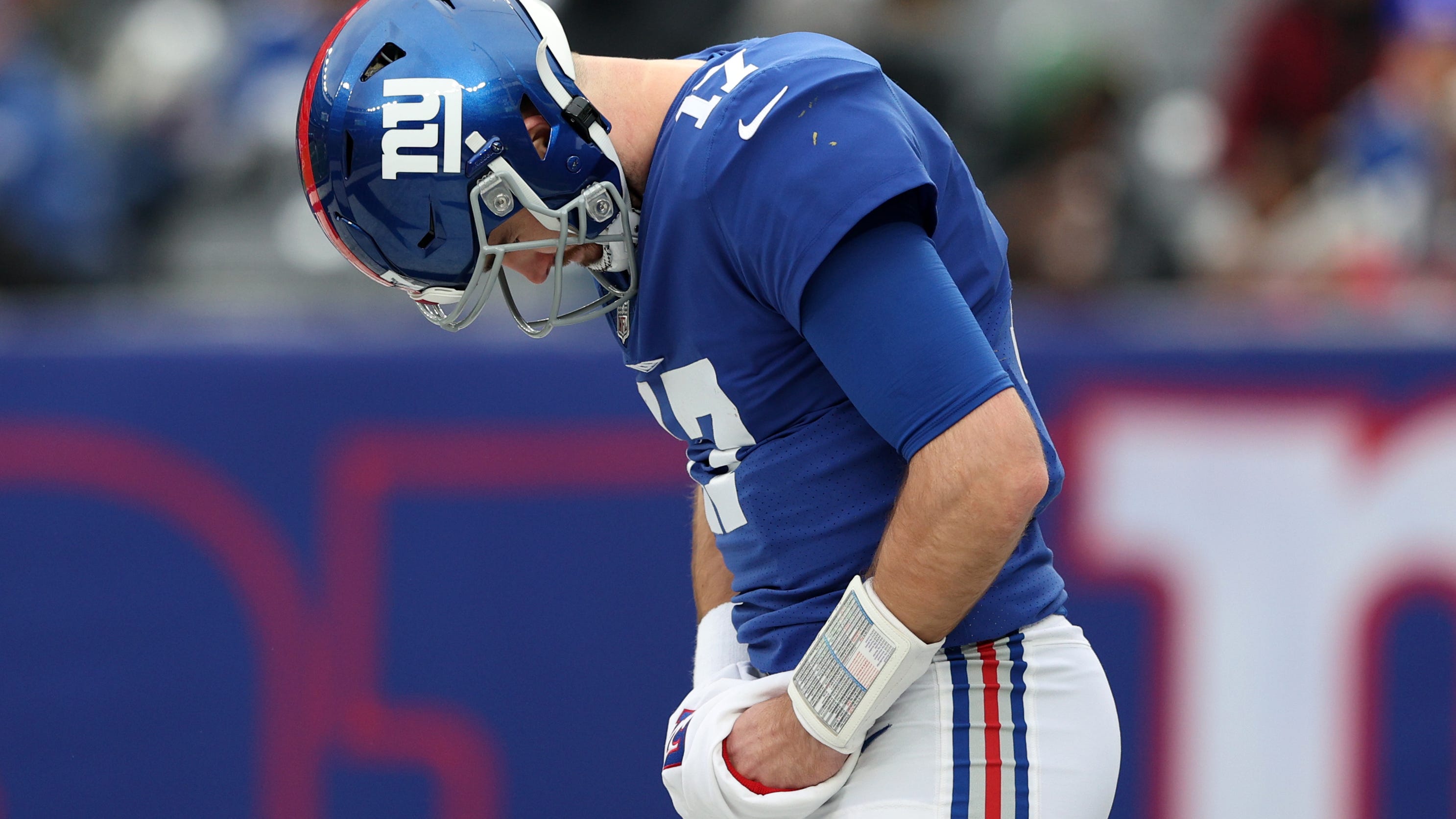 Giants explain bizarre call of two quarterback sneaks inside their own five