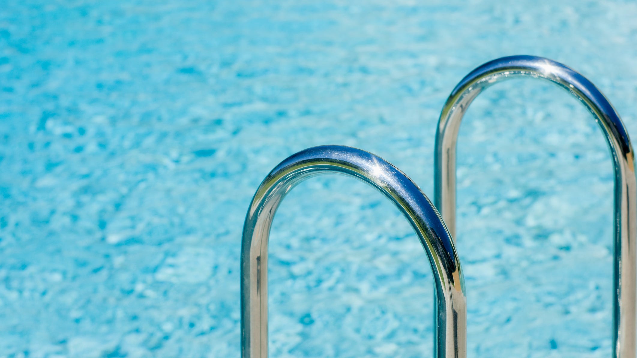 10-year-old twins save their dad from drowning
