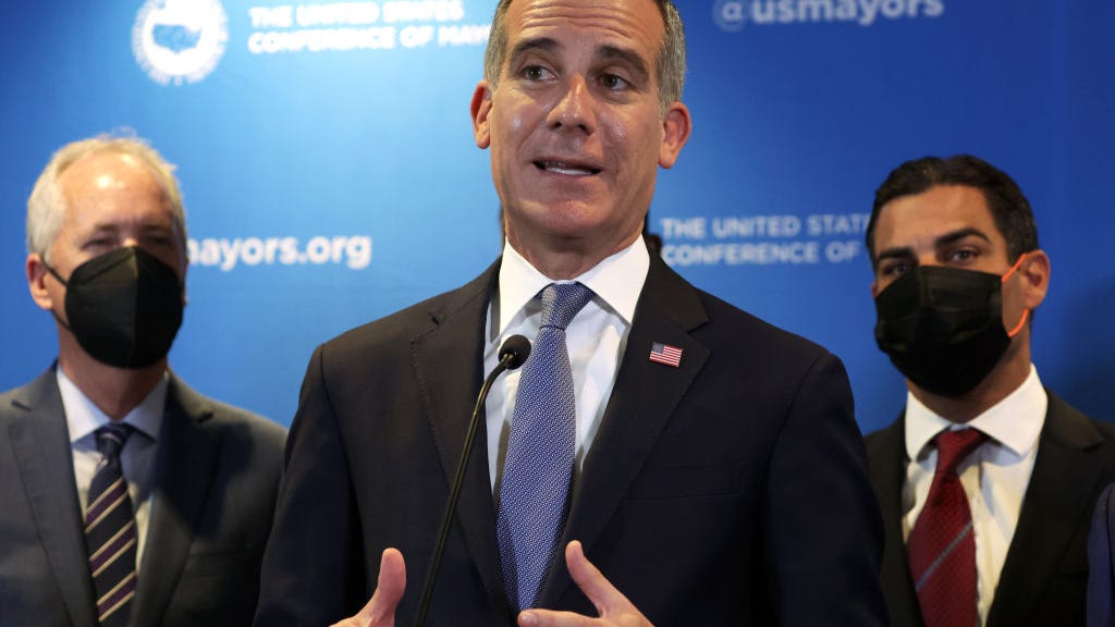 Garcetti says he held his breath, 'zero risk,' for controversial maskless photos during NFC game