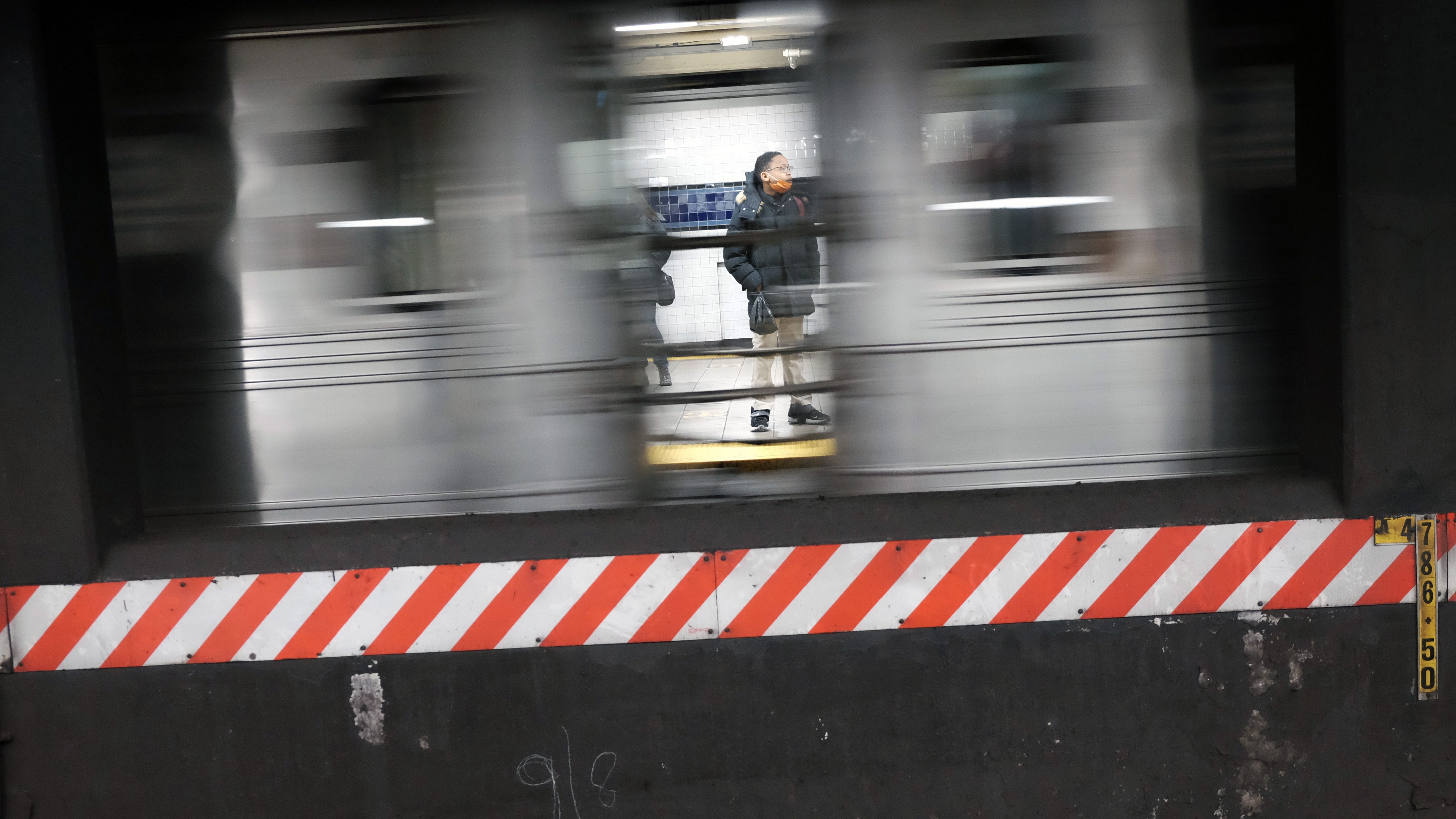 Man hit by train after fall onto Manhattan subway tracks