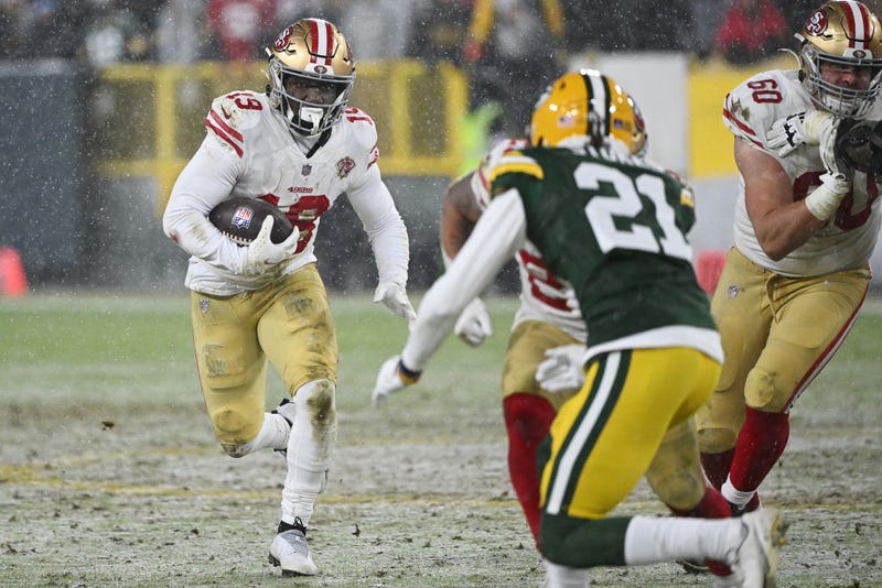 Wide receiver Deebo Samuel #19 of the San Francisco 49ers carries the ball during the 4th quarter of the NFC Divisional Playoff game against the Green Bay Packers at Lambeau Field on January 22, 2022 in Green Bay, Wisconsin.