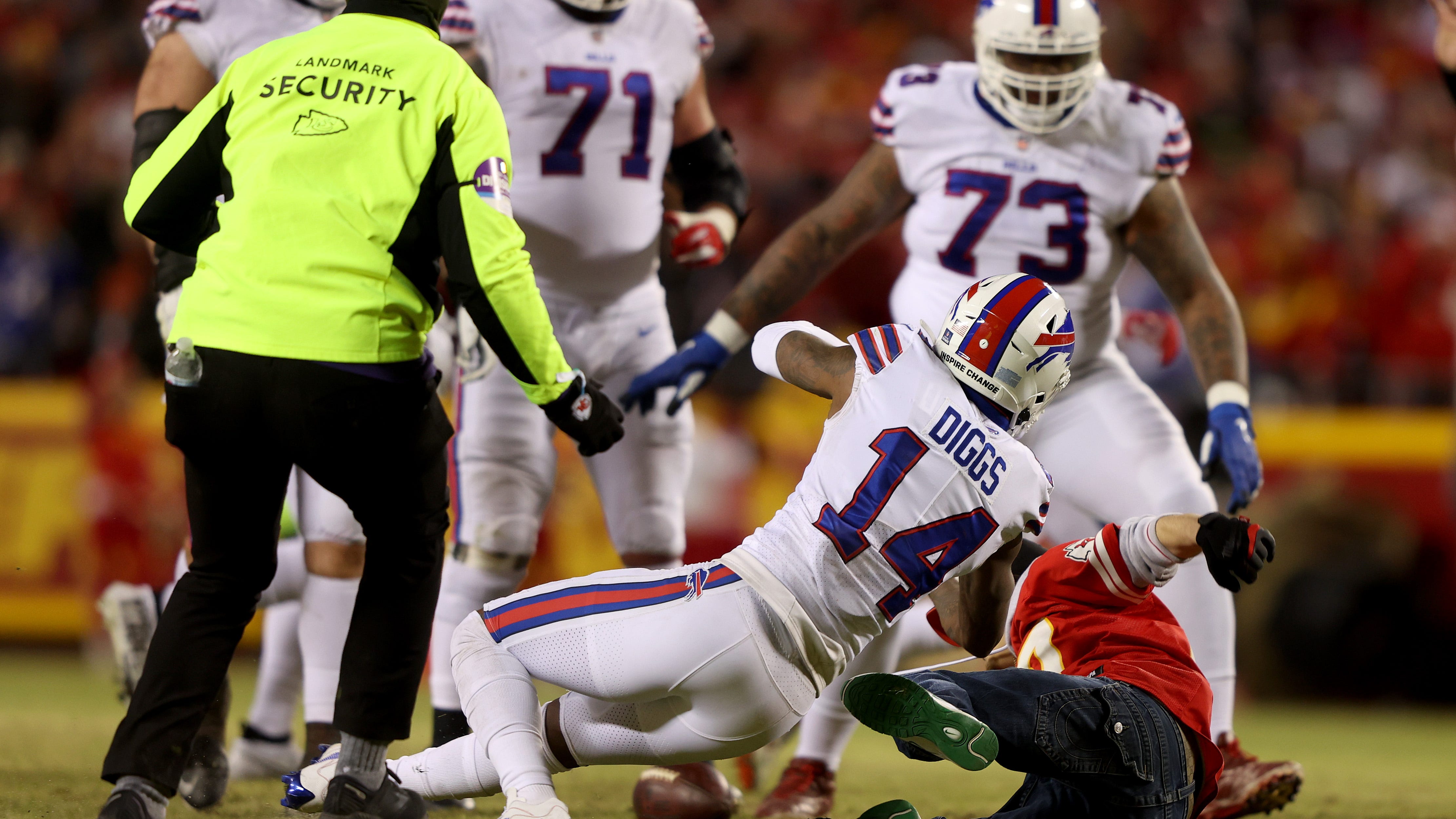 Watch: Stefon Diggs tackles fan that runs onto the field