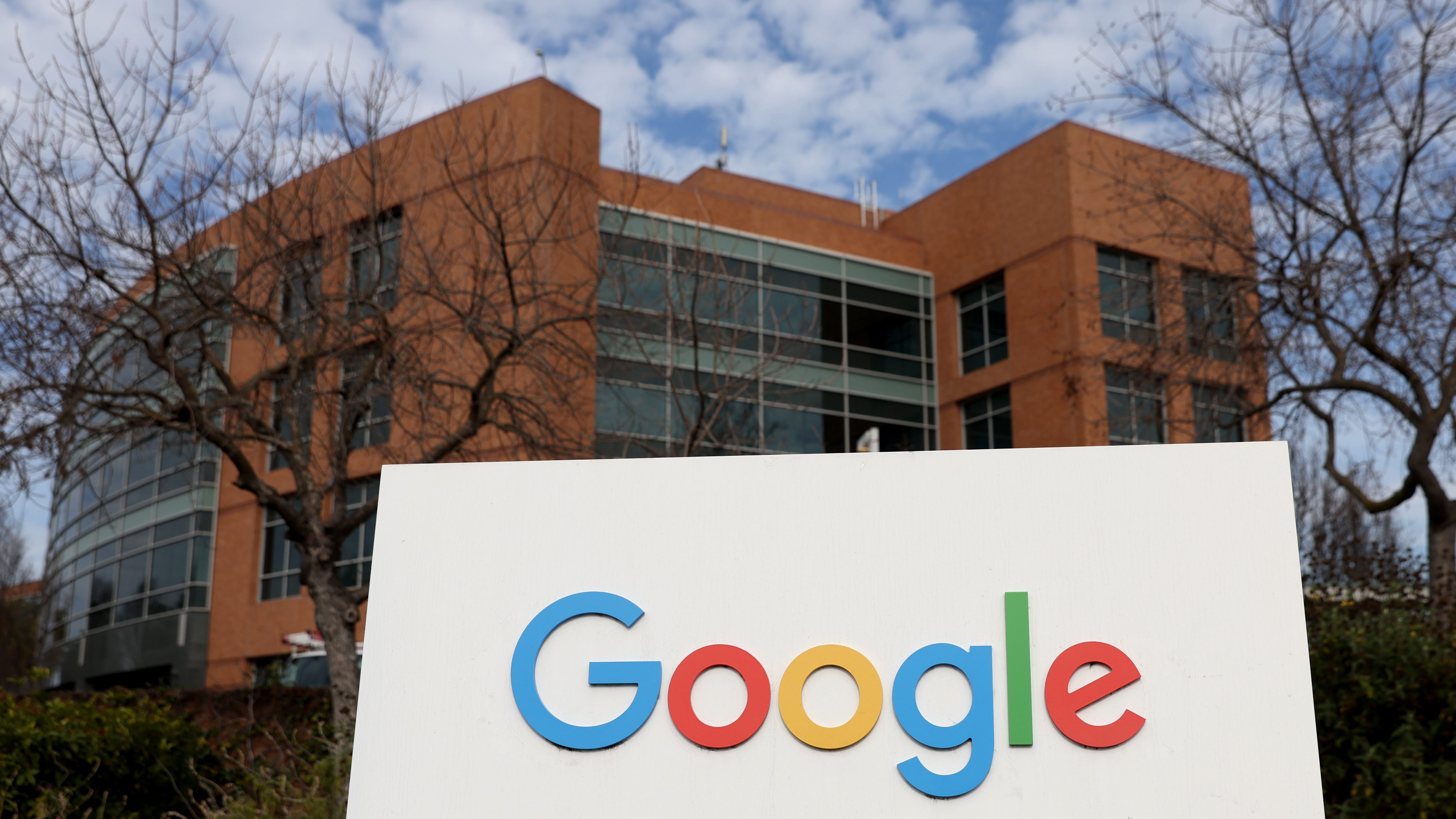 Google shows off robots by having them retrieve and deliver snacks