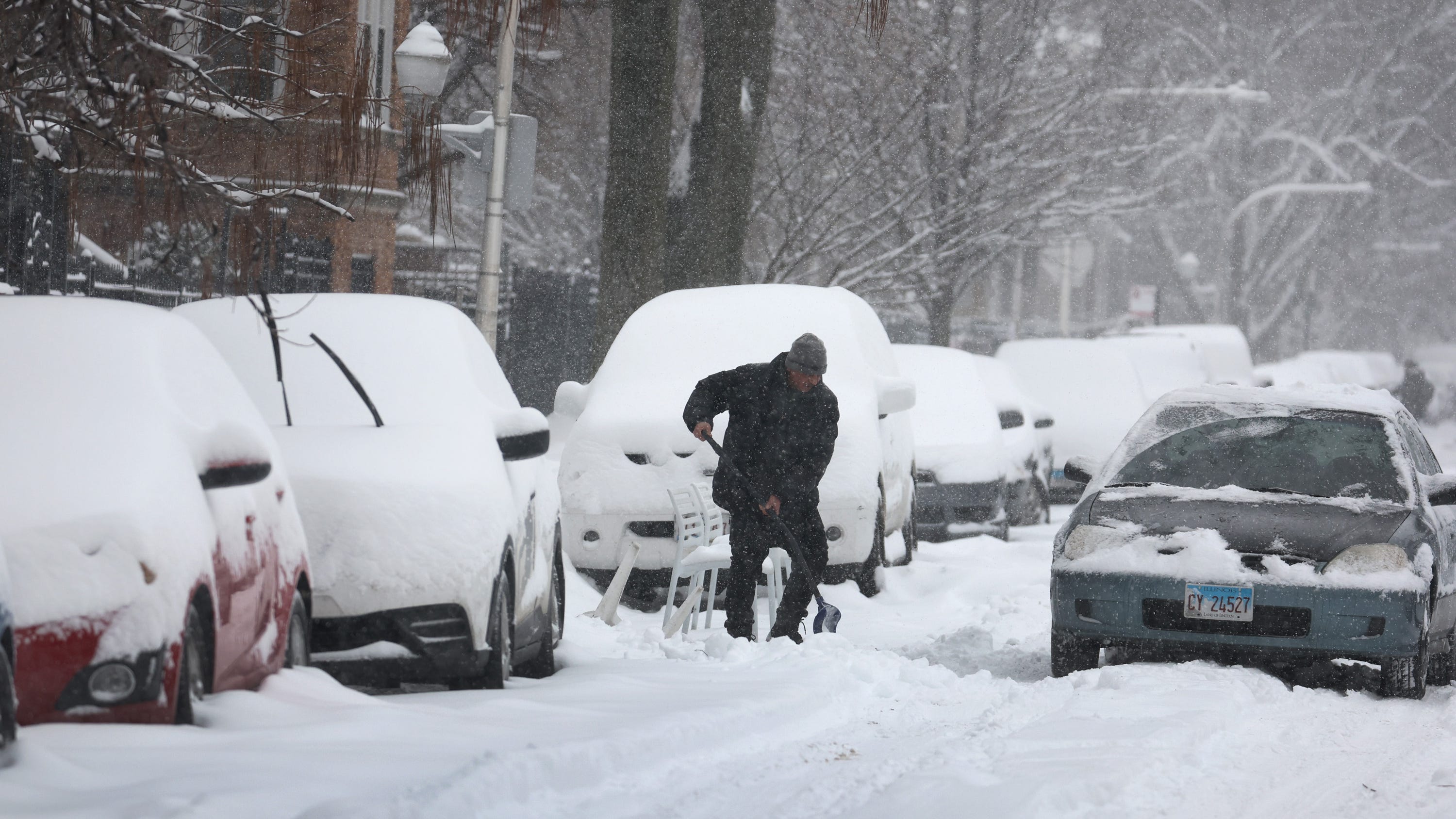 Bah humbug: Chicago's dreaded winter parking ban takes effect tomorrow