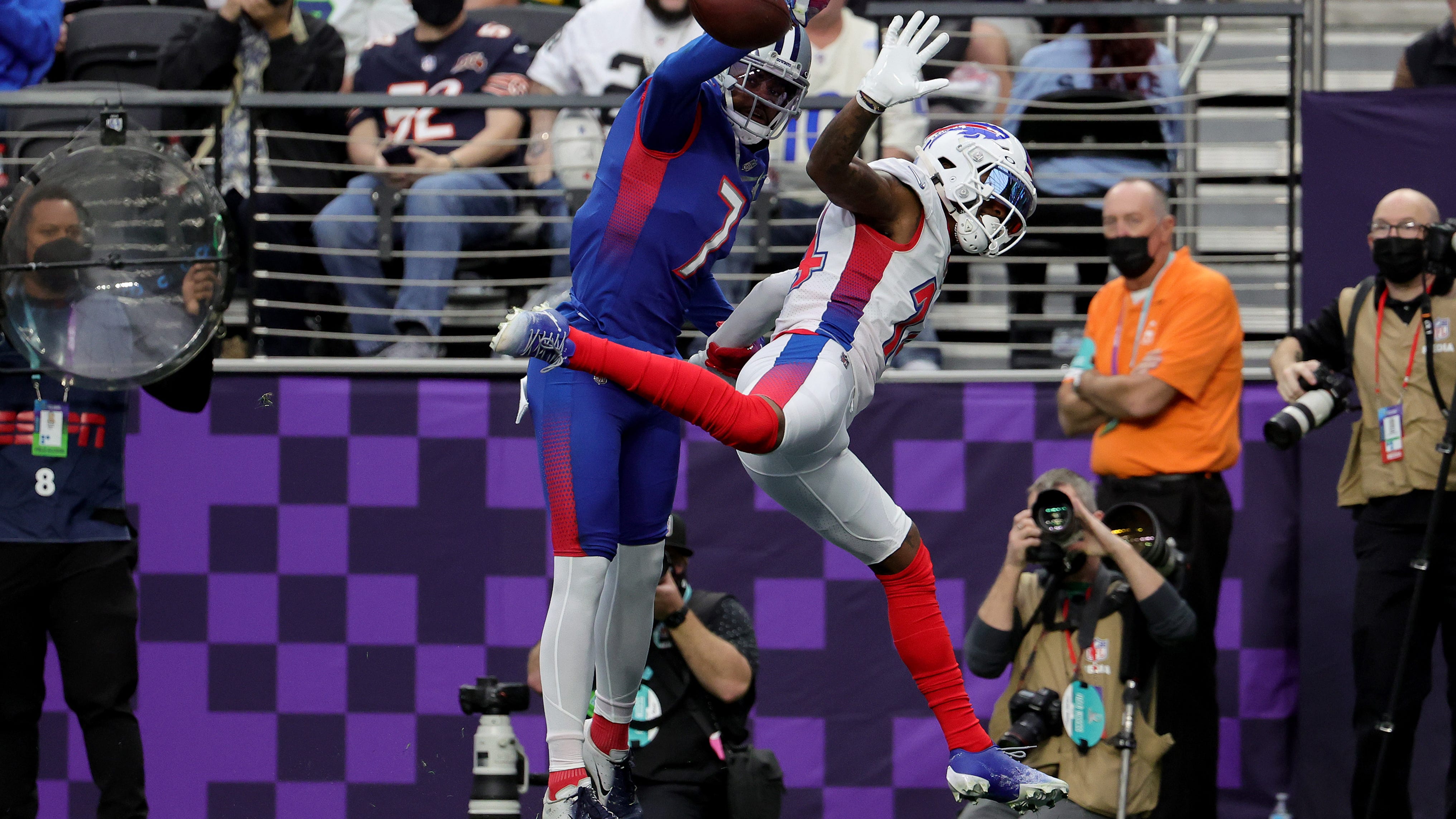 Watch: Stefon Diggs got to play defense on his brother Trevon in awesome Pro Bowl moment
