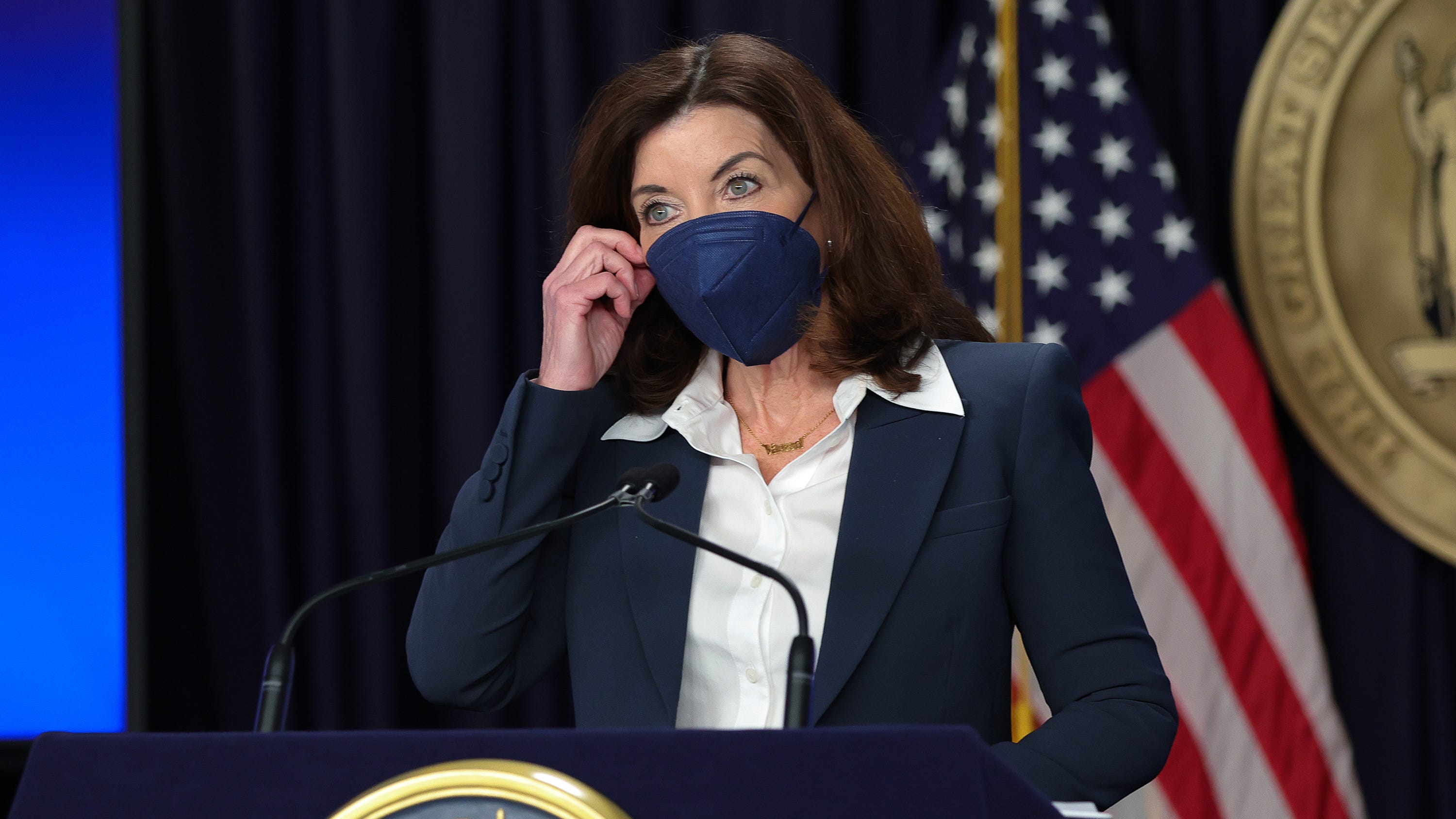 Masks still required on public transit, other settings in NY state 'short term': Hochul