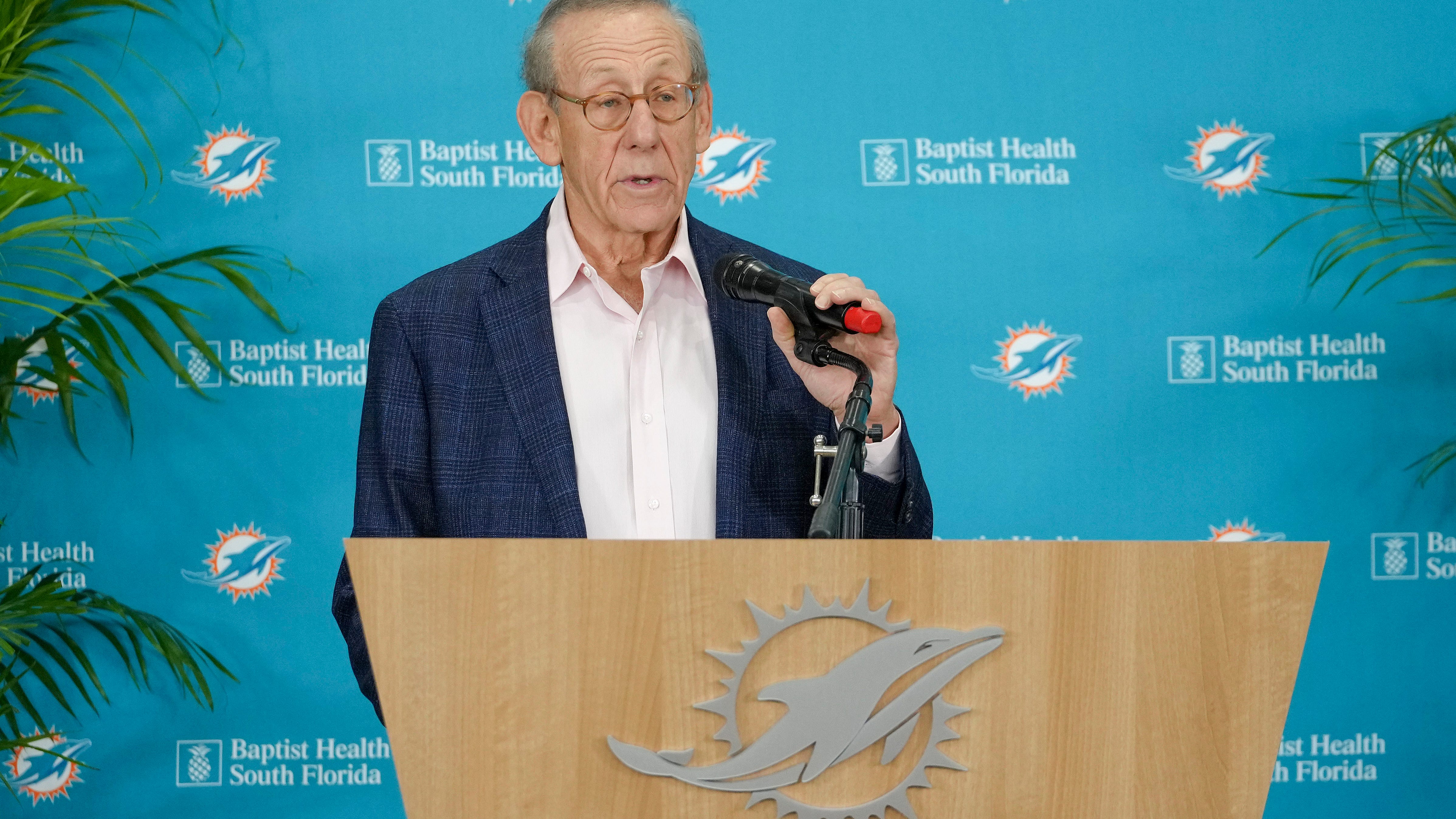 Stephen Ross suspended, Dolphins docked 1st-round pick for tampering with Brady and Payton