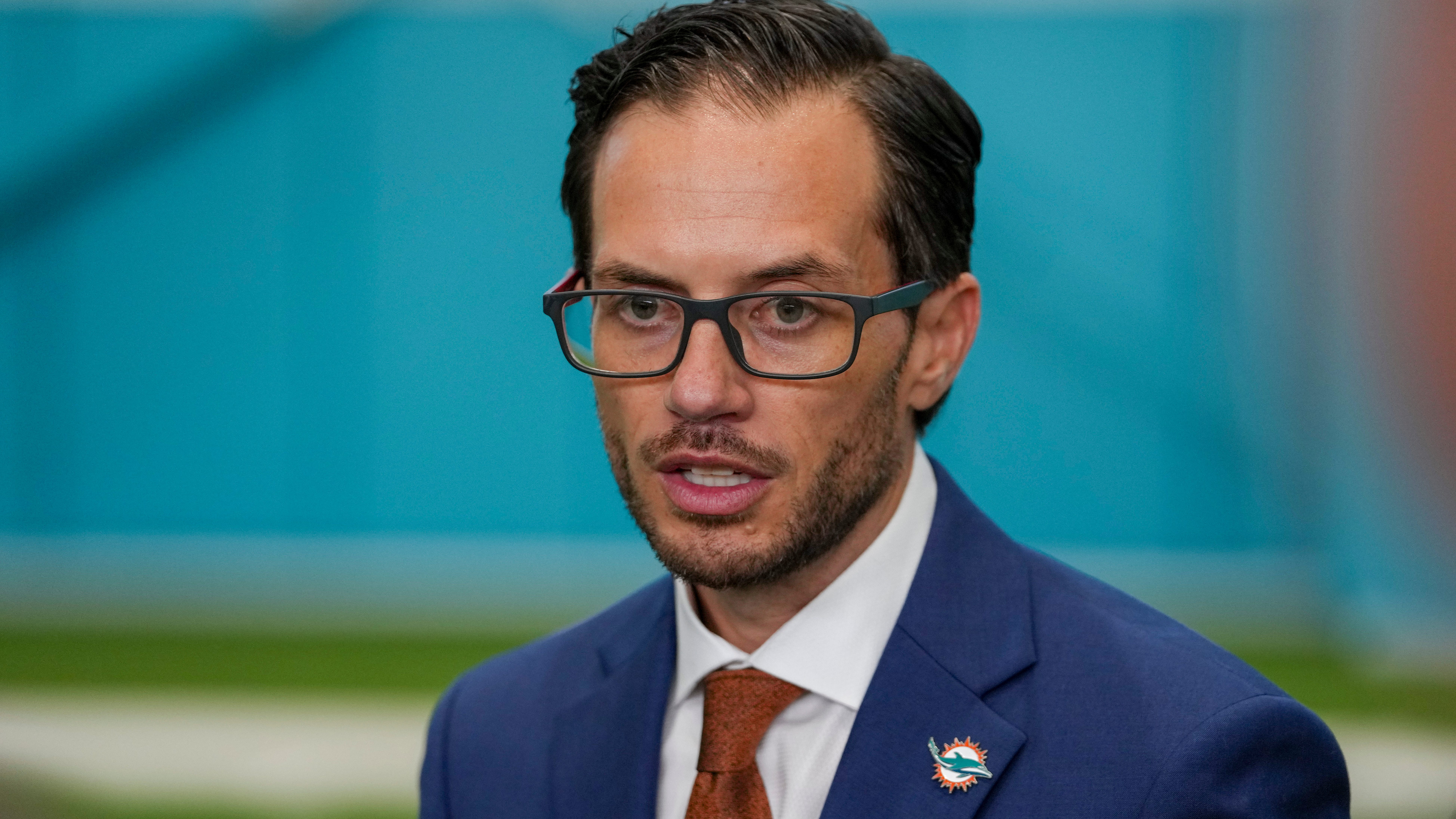 Mike McDaniel addresses racial identity at first news conference with Dolphins