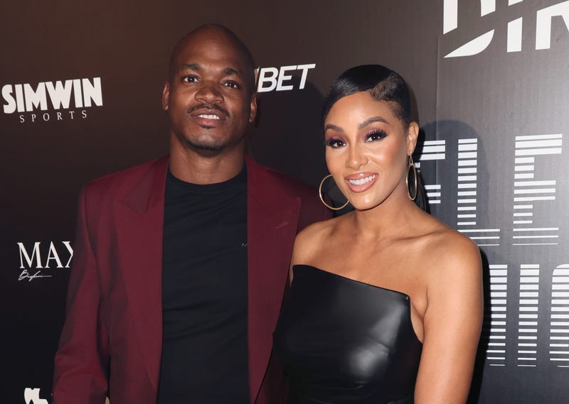 LOS ANGELES, CALIFORNIA - FEBRUARY 12: Adrian Peterson and Ashley Brown attend Maxim Electric Nights presented by DIRECTV at City Market on February 12, 2022 in Los Angeles, California.