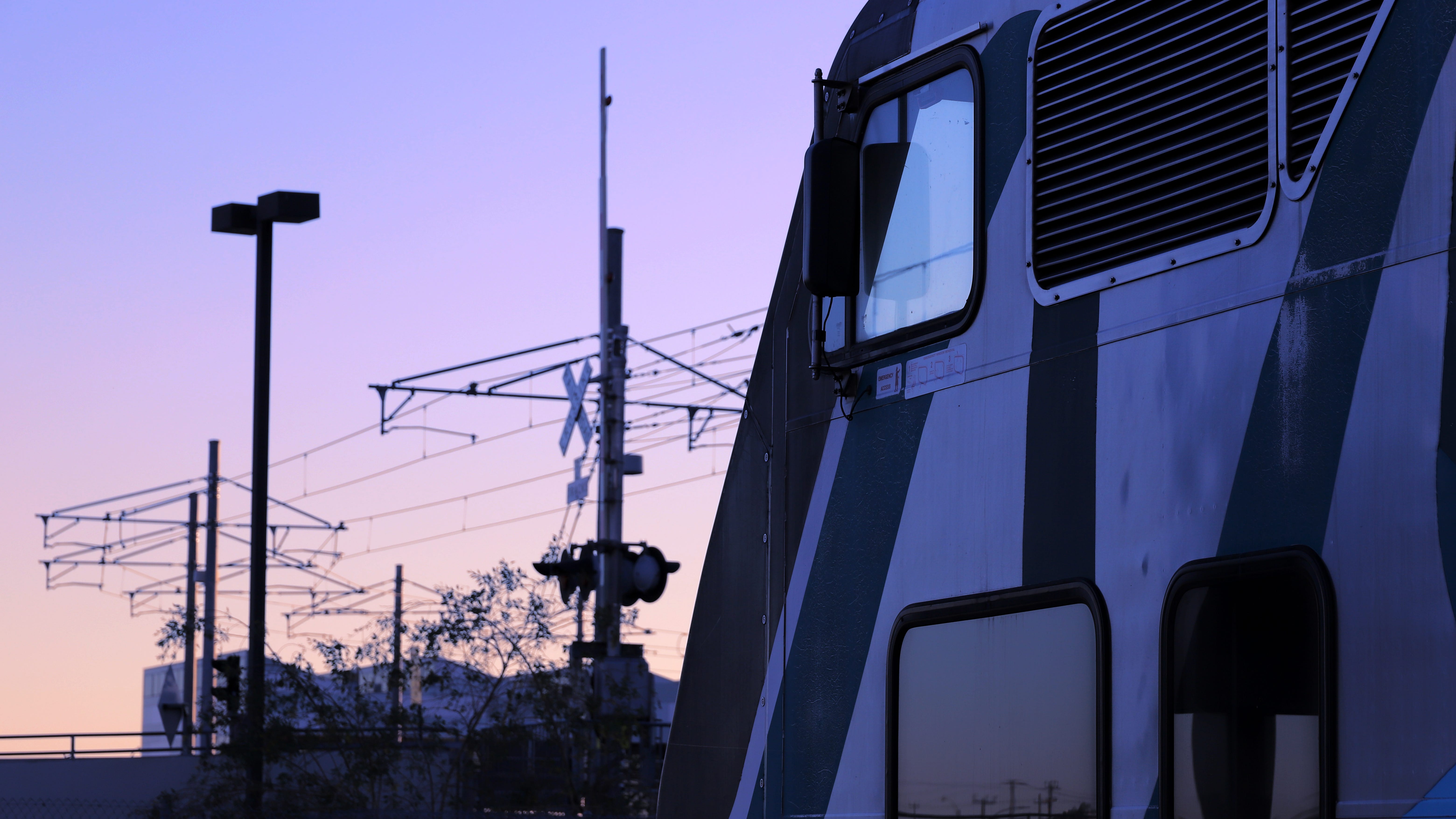 Pedestrian fatally struck by Metrolink train in Valley Glen