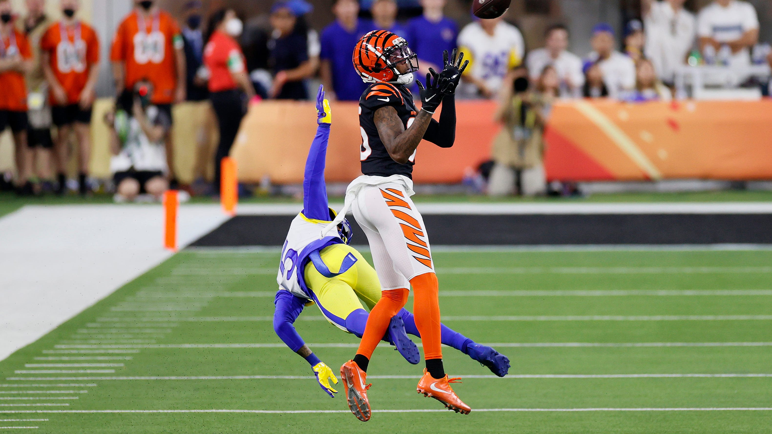 NFL Twitter fumes after refs miss obvious penalty on Bengals' long touchdown