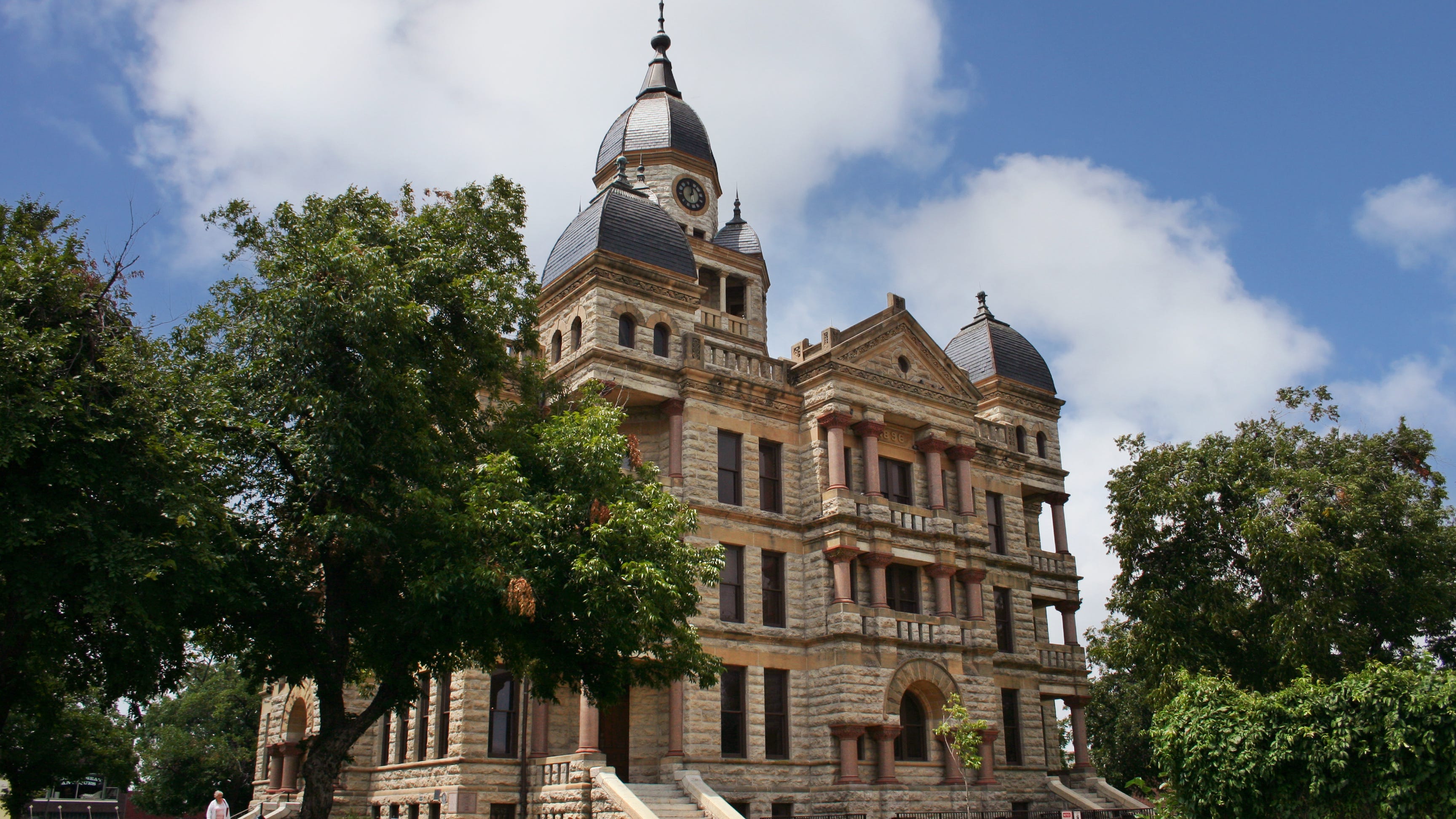 Denton votes to decriminalize possession of small amounts of marijuana